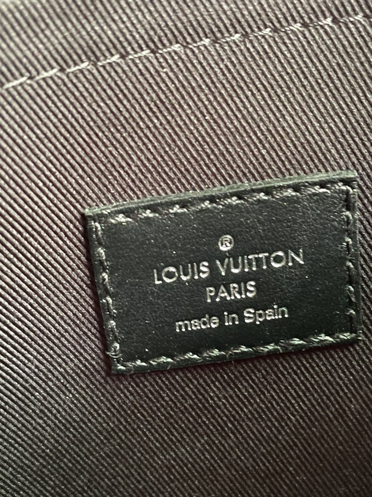 Louis Vuitton Louis Vuitton Graphite 3D Studio Damier Messenger Bag Size ONE SIZE - 7 Thumbnail