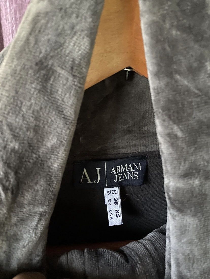 Armani Vintage Armani Button Up Velvet Cropped Jacket Size S / US 4 / IT 40 - 4 Thumbnail