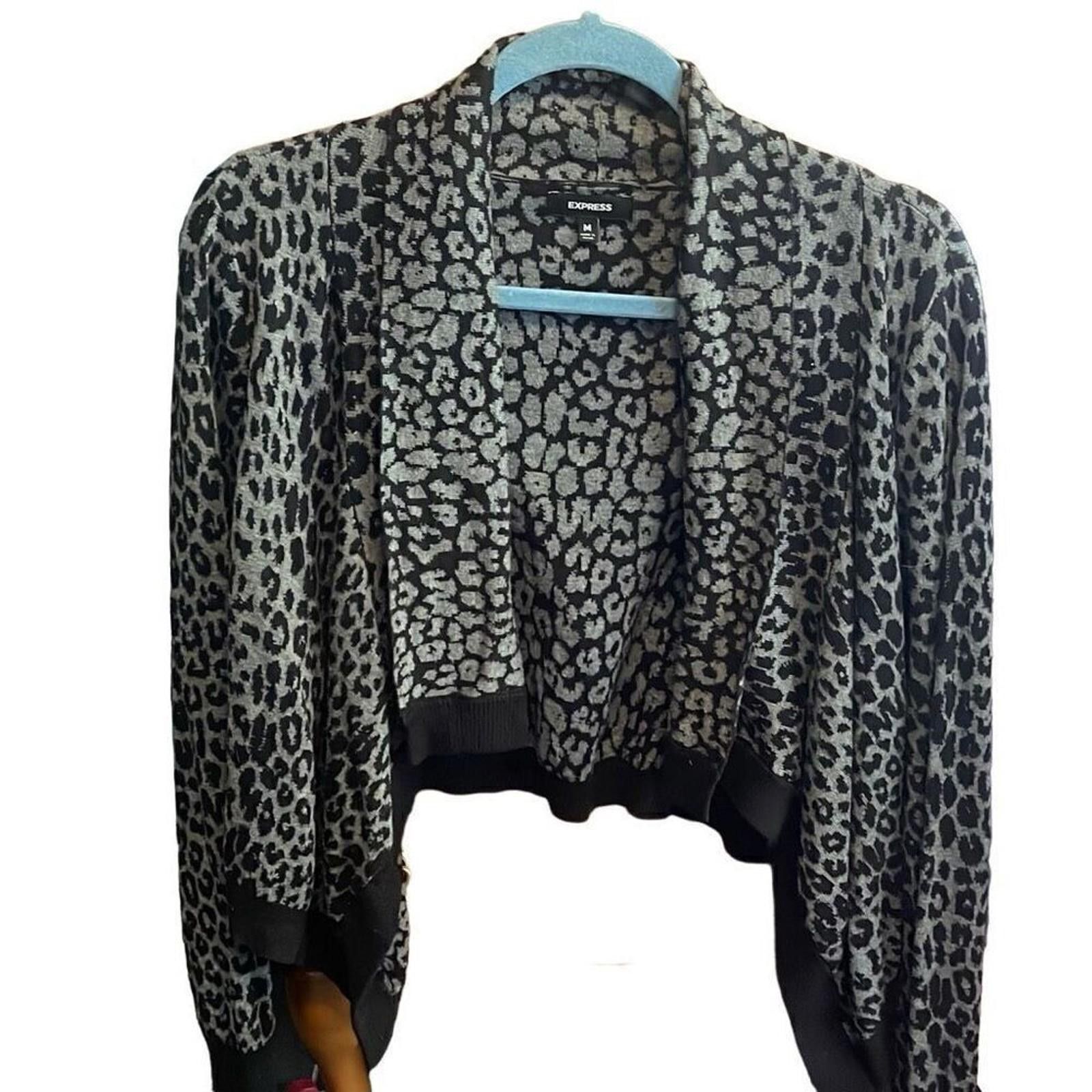 Express Express cheetah print bolero style sweater medium Size M / US 6-8 / IT 42-44 - 1 Thumbnail