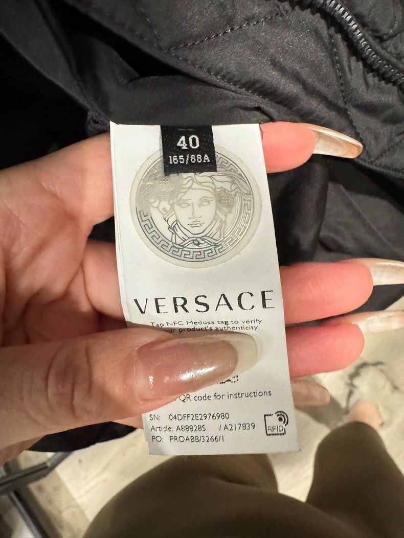 Versace Versace Goose down jacket with a hood Size M / US 6-8 / IT 42-44 - 6 Thumbnail