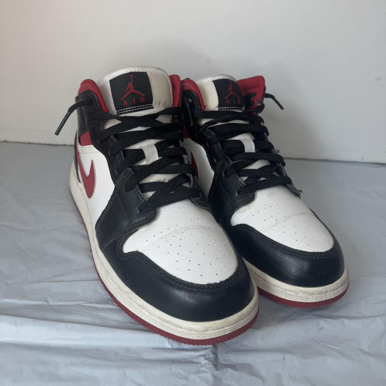 Jordan Brand Nike Air Jordan Retro 1 Mid Sneakers Size US 7 / EU 40 - 2 Thumbnail