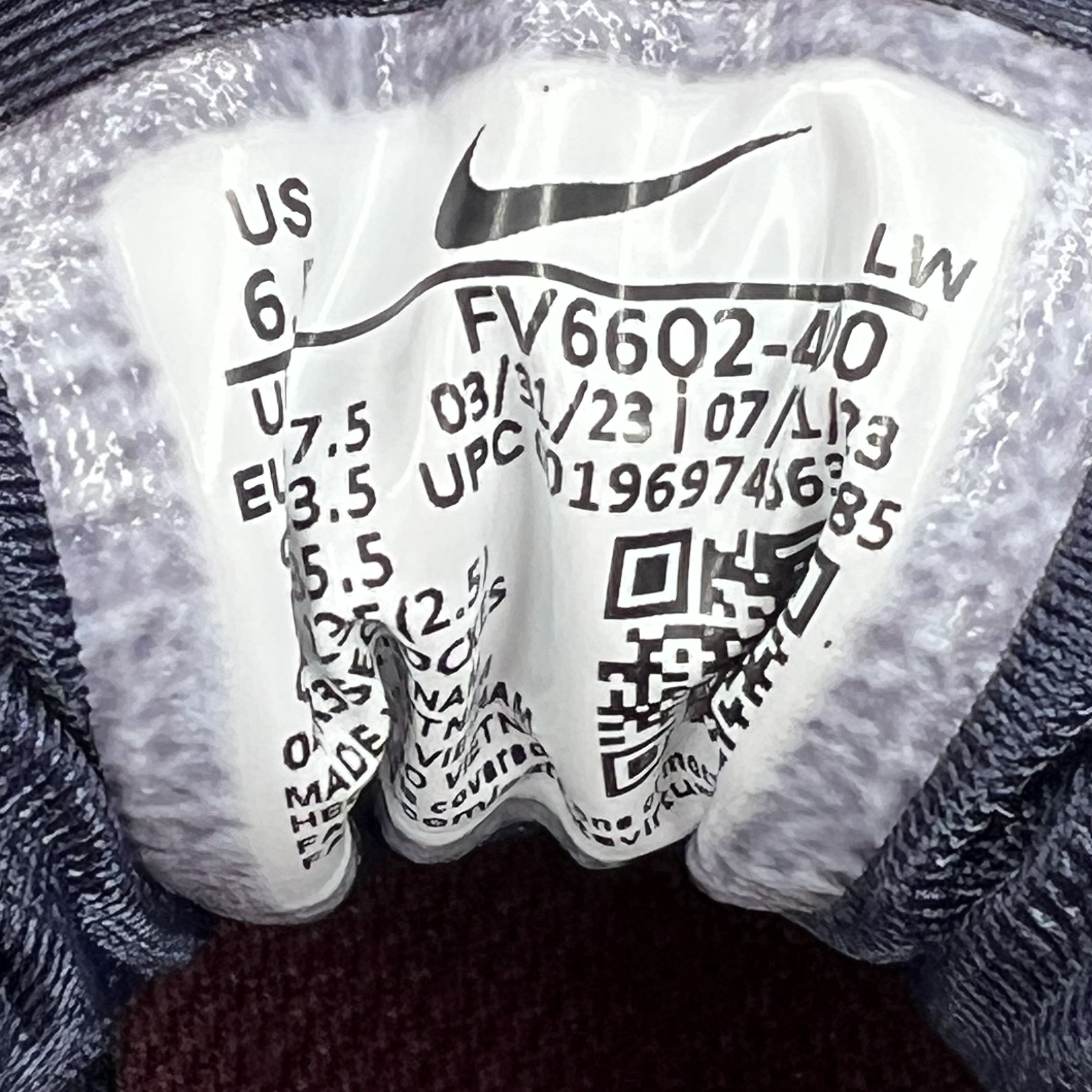 Nike Nike V2K Run Luminous EU 37,5 Size US 6.5 / IT 36.5 - 12 Thumbnail