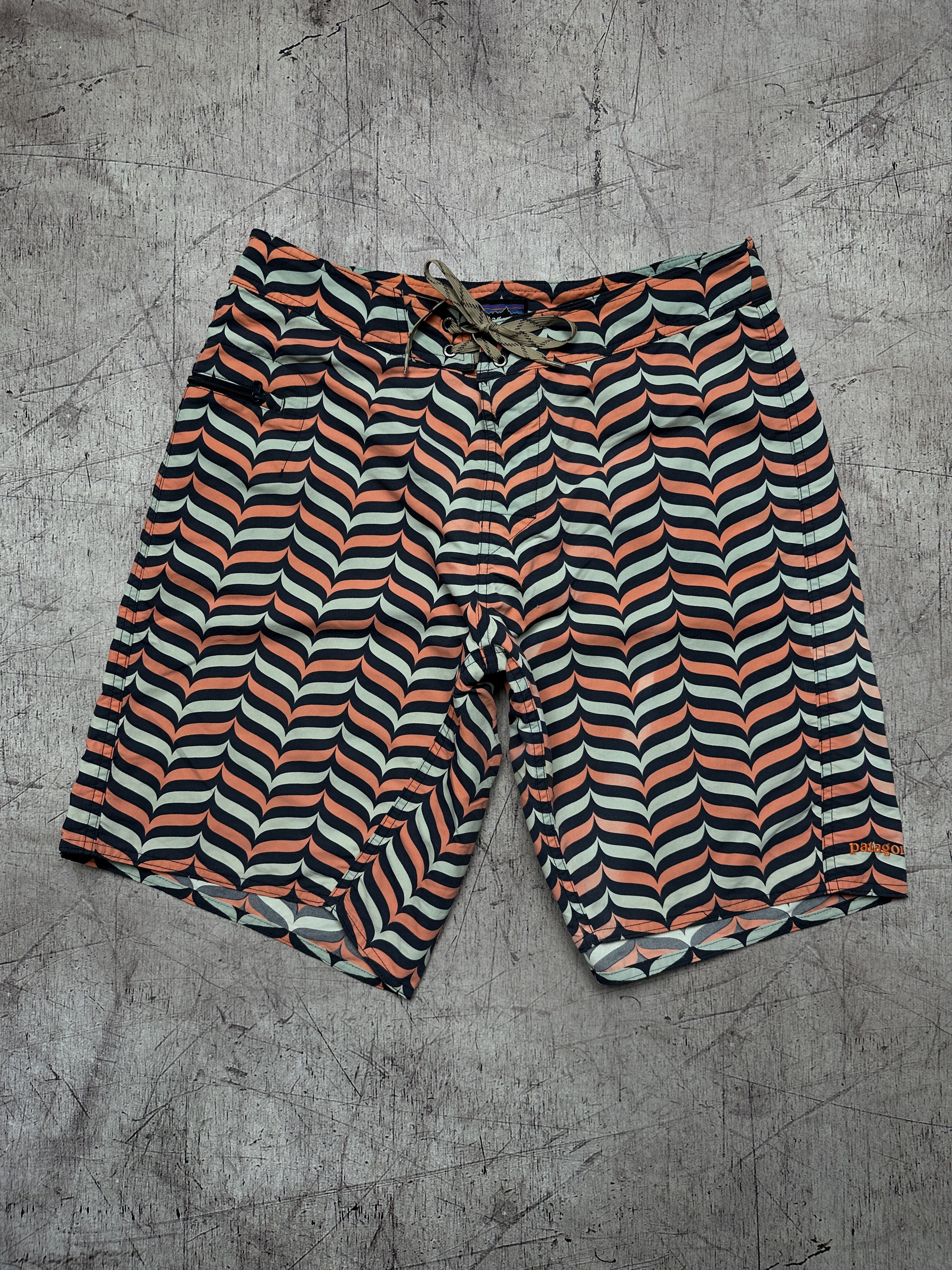 Patagonia Patagonia Vintage Mens Nylon Shorts Size US 32 / EU 48 - 1 Thumbnail