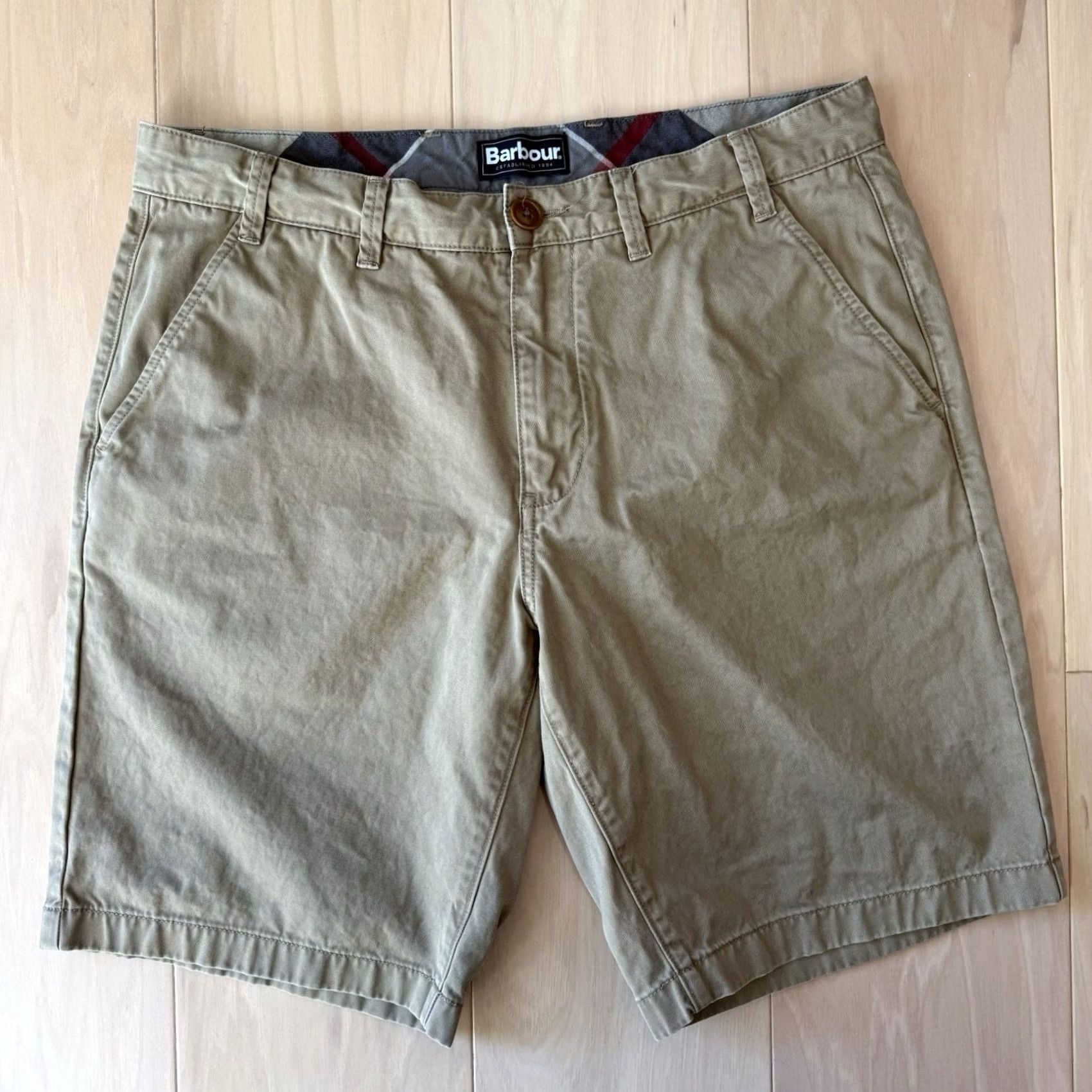 Barbour Barbour Chino Shorts 35 Beige Khaki Streetwear Casual Minimalist Men Shorts Regular Belted Front Flat Front Size US 35 - 3 Thumbnail