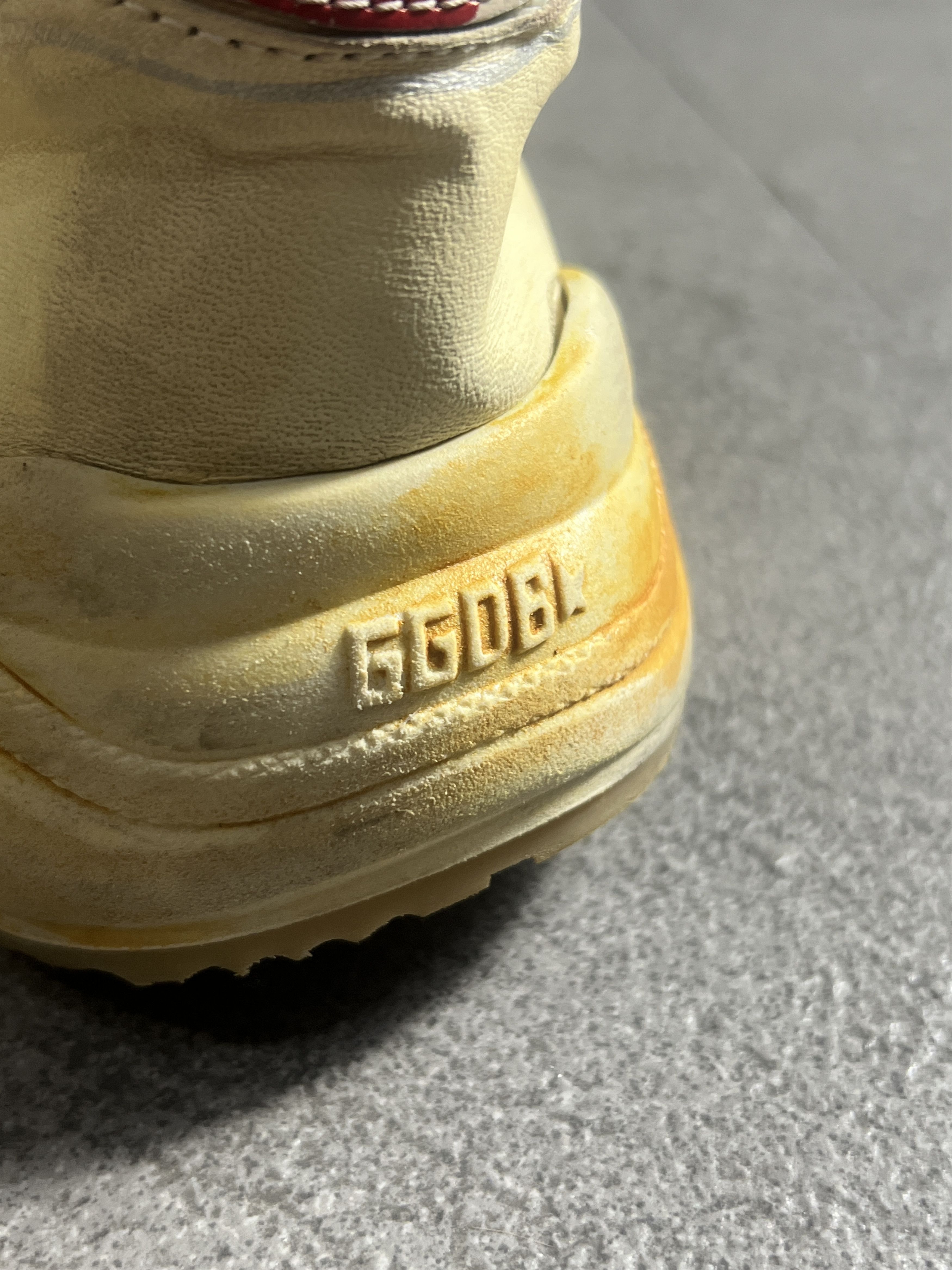 Golden Goose Golden Goose Running Sole Cream Red Star Size 36 Size US 7 / EU 40 - 8 Thumbnail