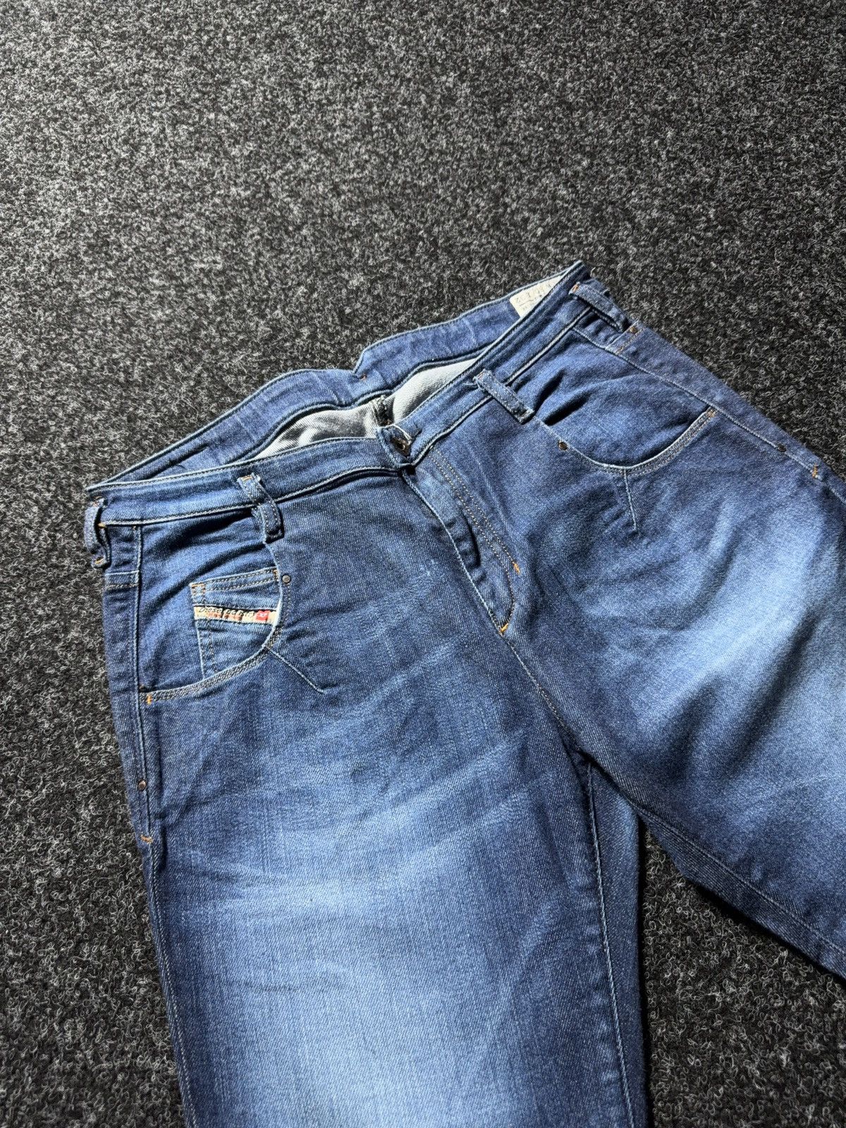 Diesel 00s Diesel Luxury Italy Chinelle Regular Slim Tapered Jeans Size 30" / US 8 / IT 44 - 7 Thumbnail