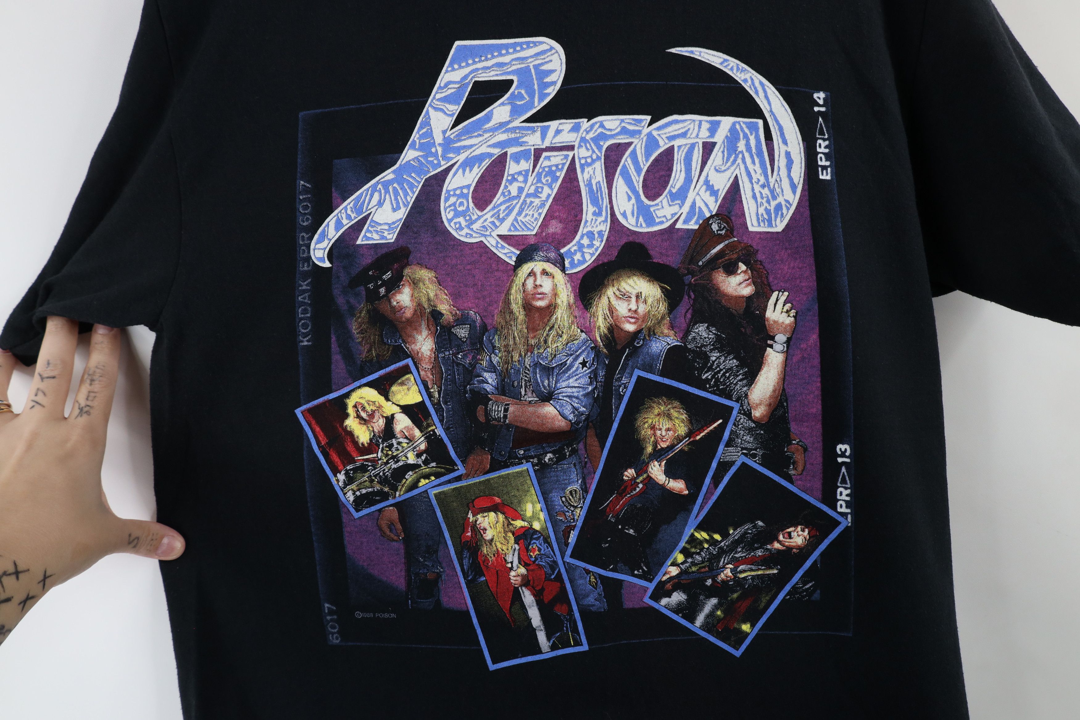 Vintage Vintage 80s Up and Say Ahh Tour PoisonBand T-Shirt Black USA Size US L / EU 52-54 / 3 - 4 Thumbnail