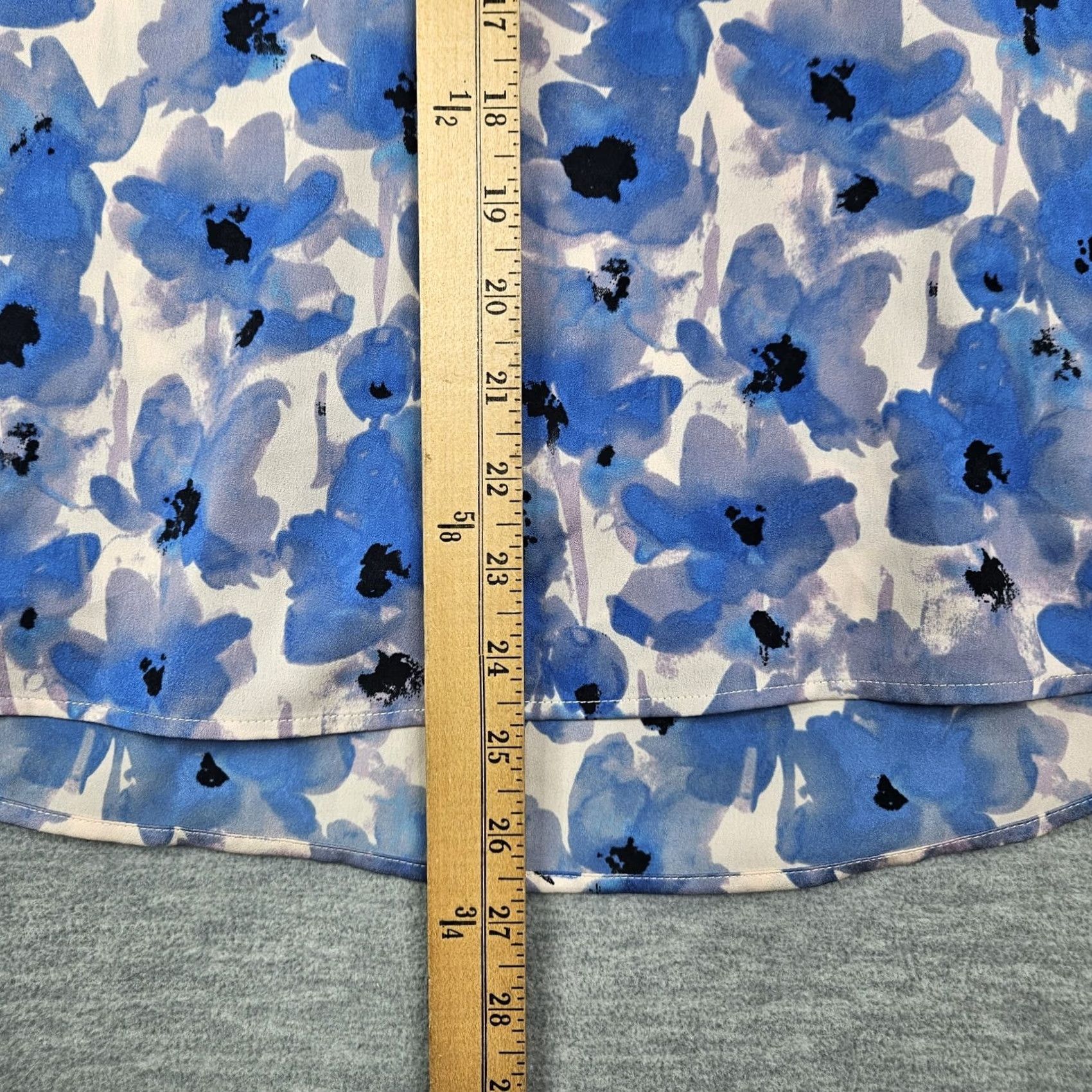 J.Crew J.CREW Blouse Women Cap Sleeve Shirttail Scoop Neck Size 6 Blue Printed Shirt Casual Satin Polyester Short Sleeve Vintage: No Mens Womens Girls? Size M / US 6-8 / IT 42-44 - 4 Thumbnail