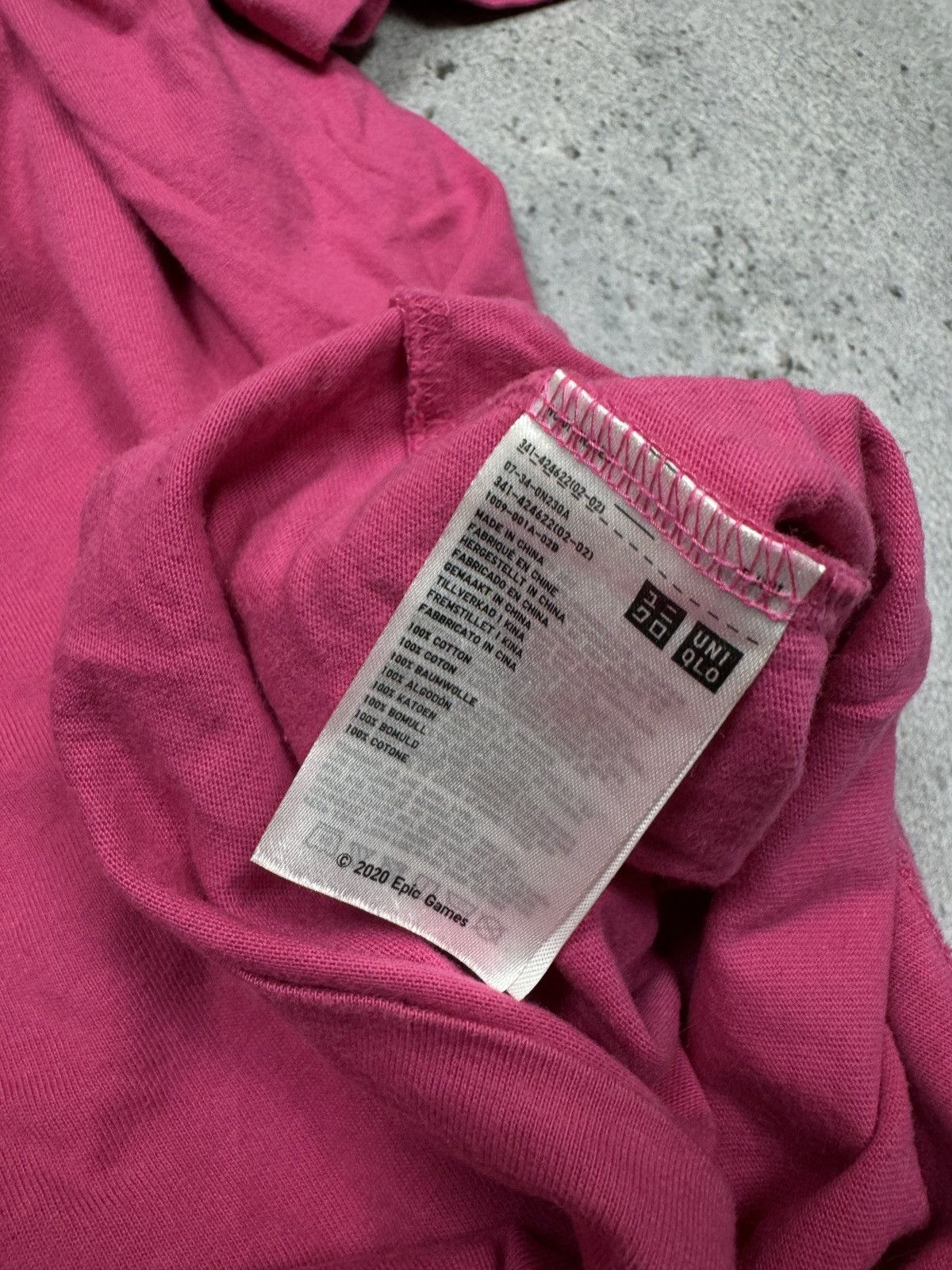 Uniqlo Uniqlo Fortnite t shirt center logo hype Size US S / EU 44-46 / 1 - 5 Thumbnail