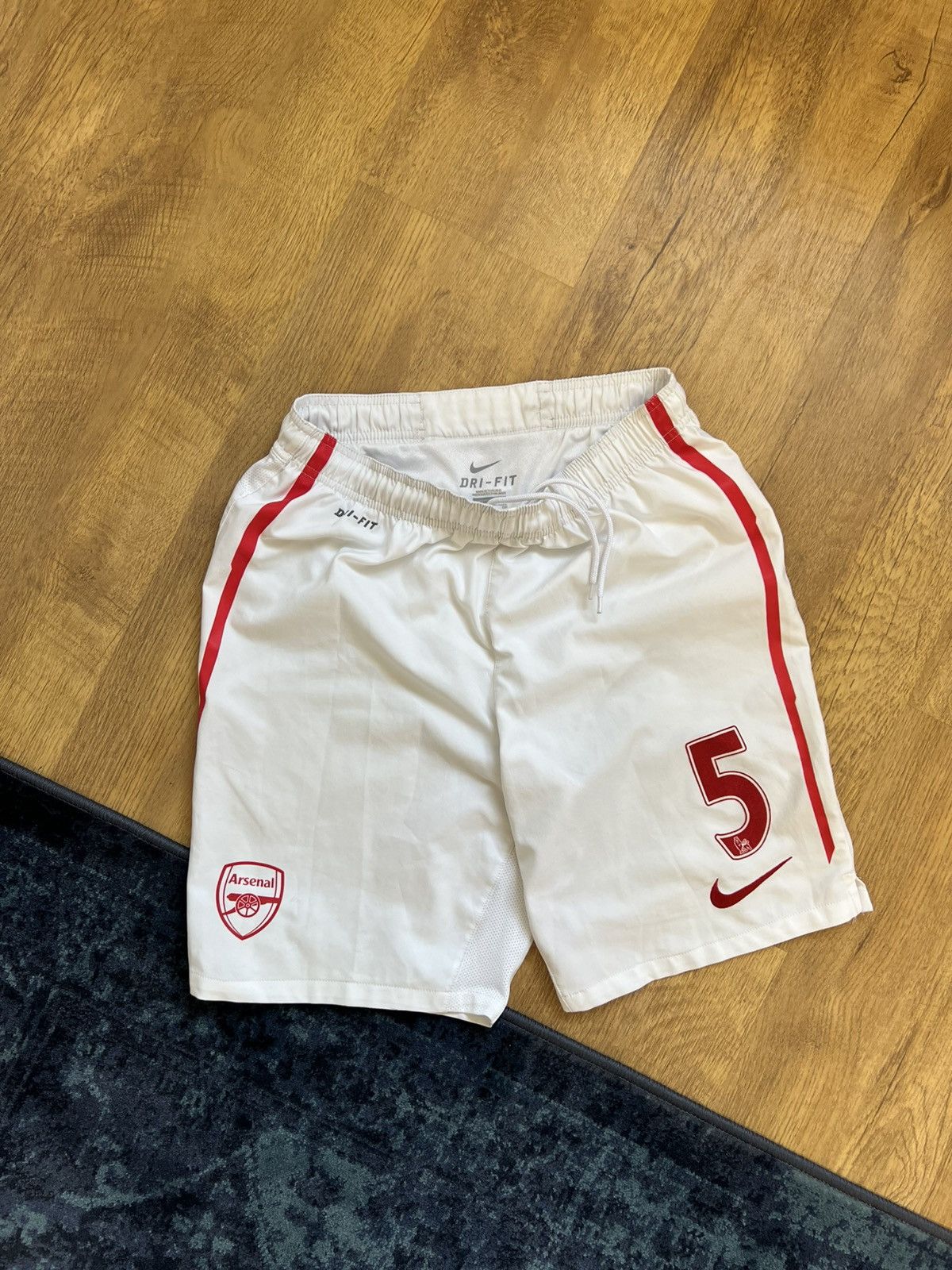 Nike Arsenal football Arsenal 5 white jersey shorts y2k Bloke ! Size US 30 / EU 46 - 2 Thumbnail