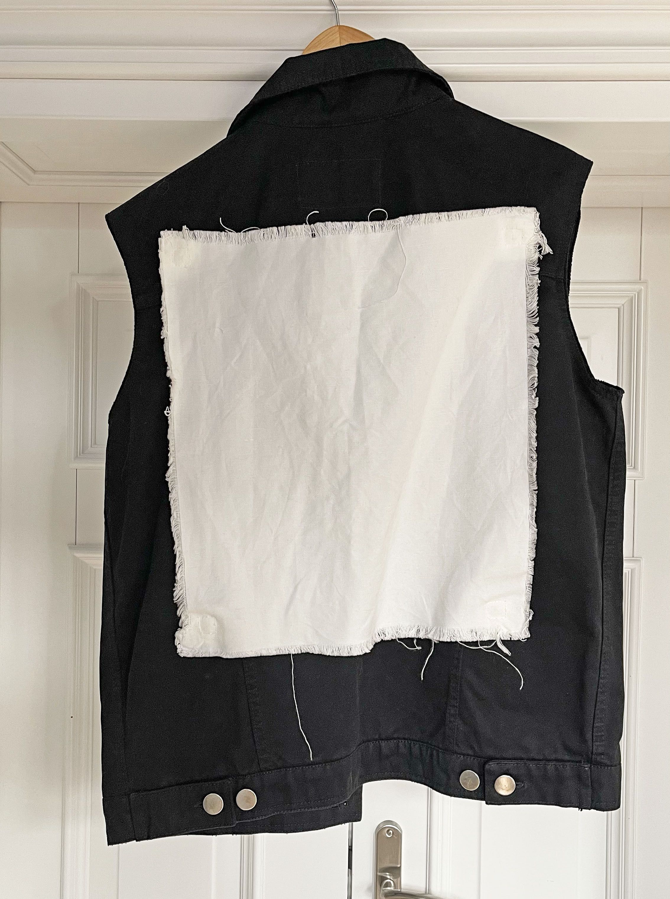 Other New UEG Vest with removable banners Size US M / EU 48-50 / 2 - 3 Thumbnail