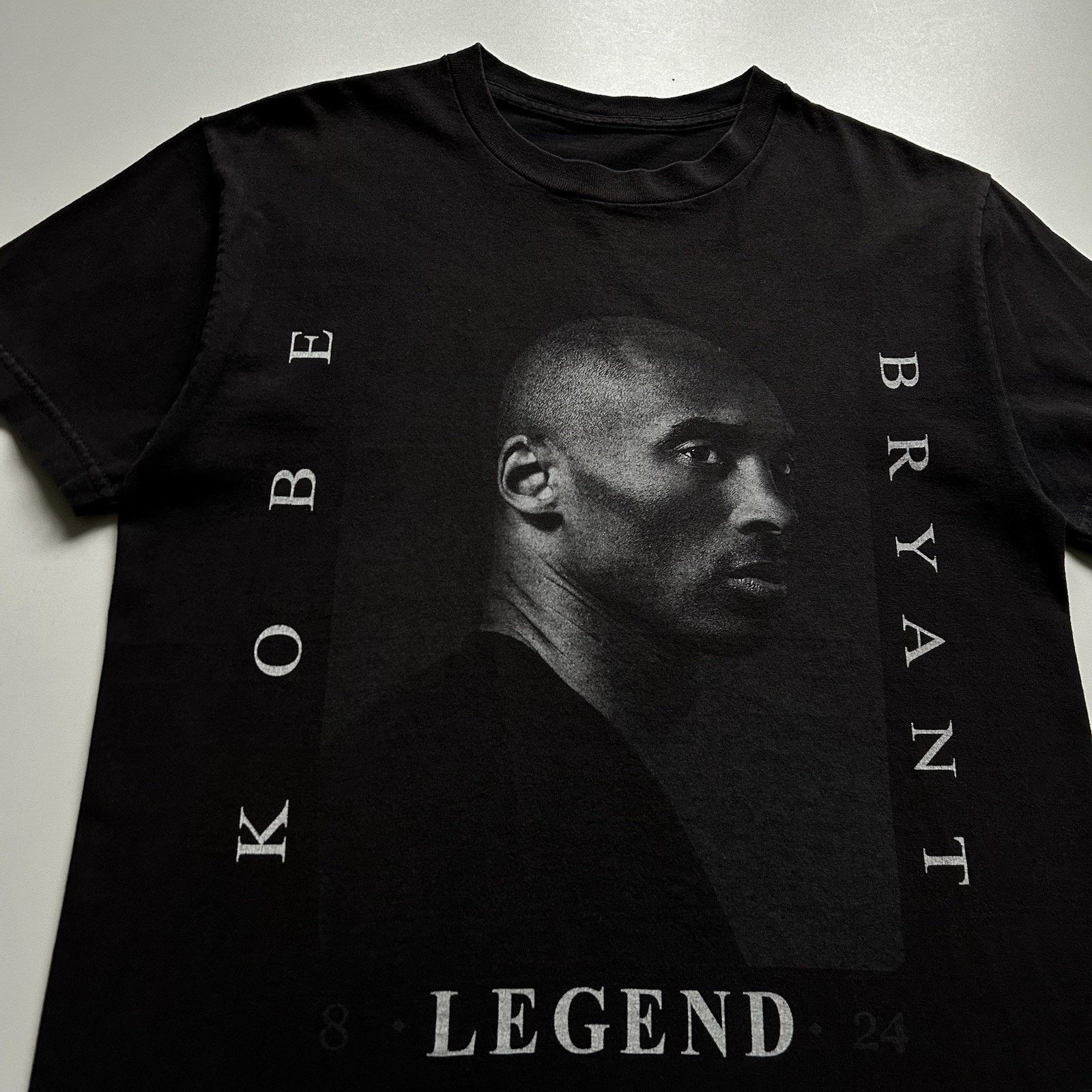 NBA × Vintage Vintage Kobe Bryant T-Shirt Medium NBA LA Lakers Faded Black Size US M / EU 48-50 / 2 - 2 Thumbnail
