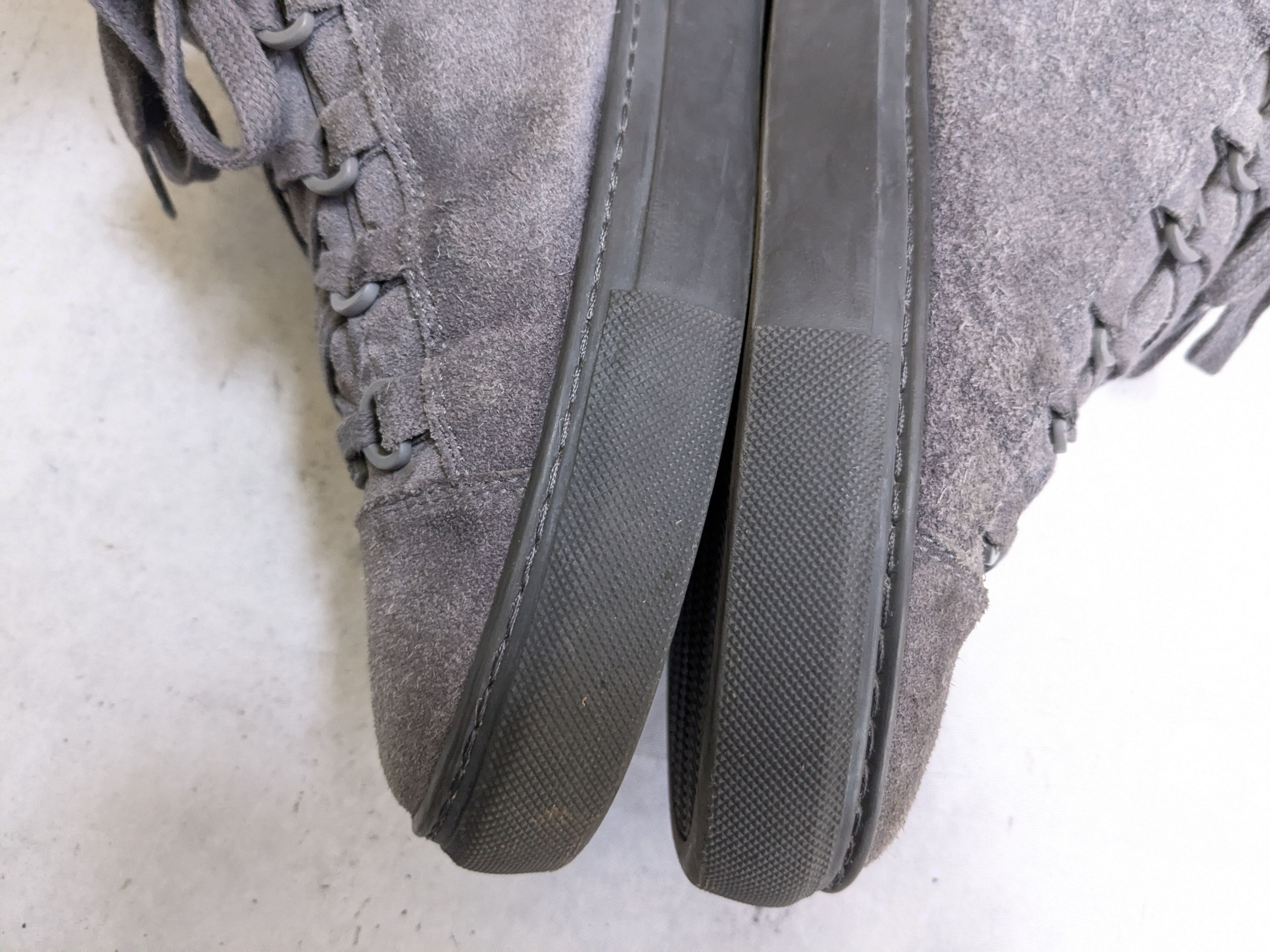 Balenciaga Balenciaga Arena Sneakers Gray 9 Low Tops Suede Size US 9 / EU 42 - 10 Thumbnail