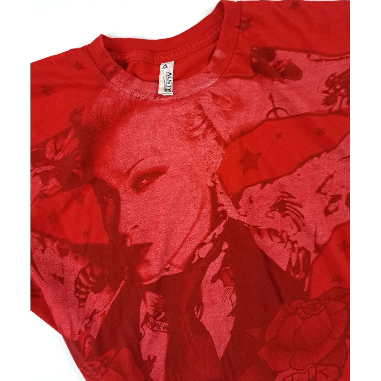 Vintage Vintage Cyndi Lauper Rock T-Shirt Red Medium Alstyle Size M / US 6-8 / IT 42-44 - 4 Thumbnail