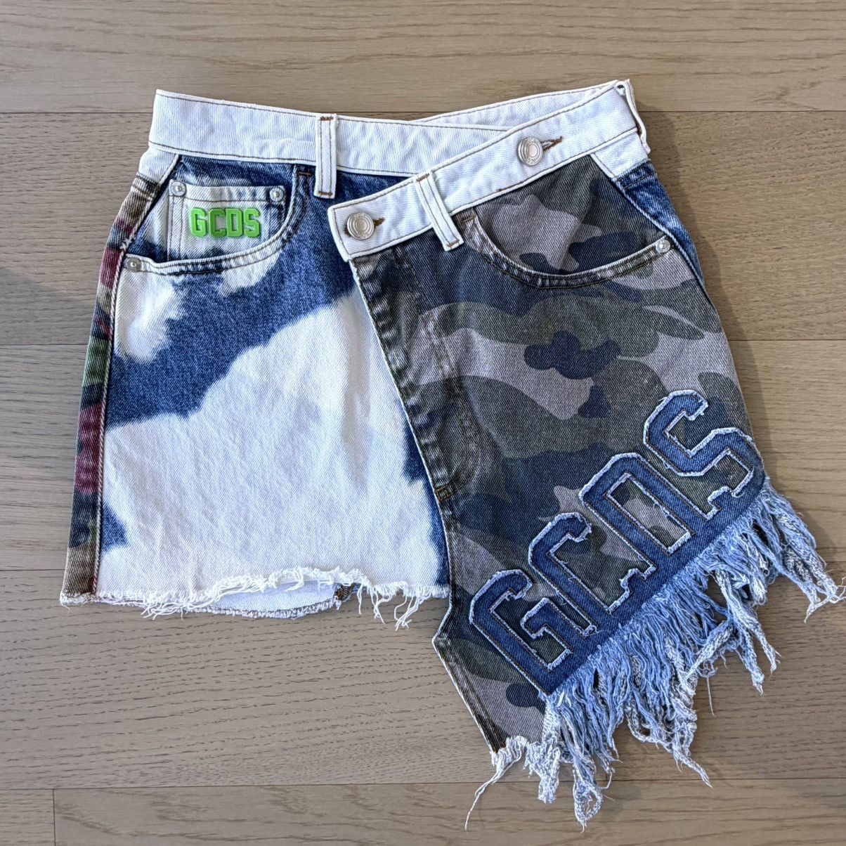 GCDS GCDS Camo Asymmetric Mini Skirt Size 25" / US 0 / IT 36 - 1 Thumbnail