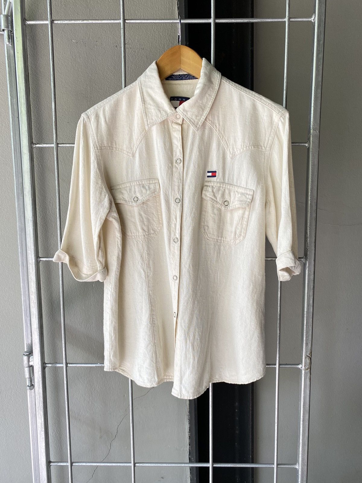 Tommy Hilfiger Tommy Hilfiger Off-White Shirt Size S / US 4 / IT 40 - 1 Thumbnail