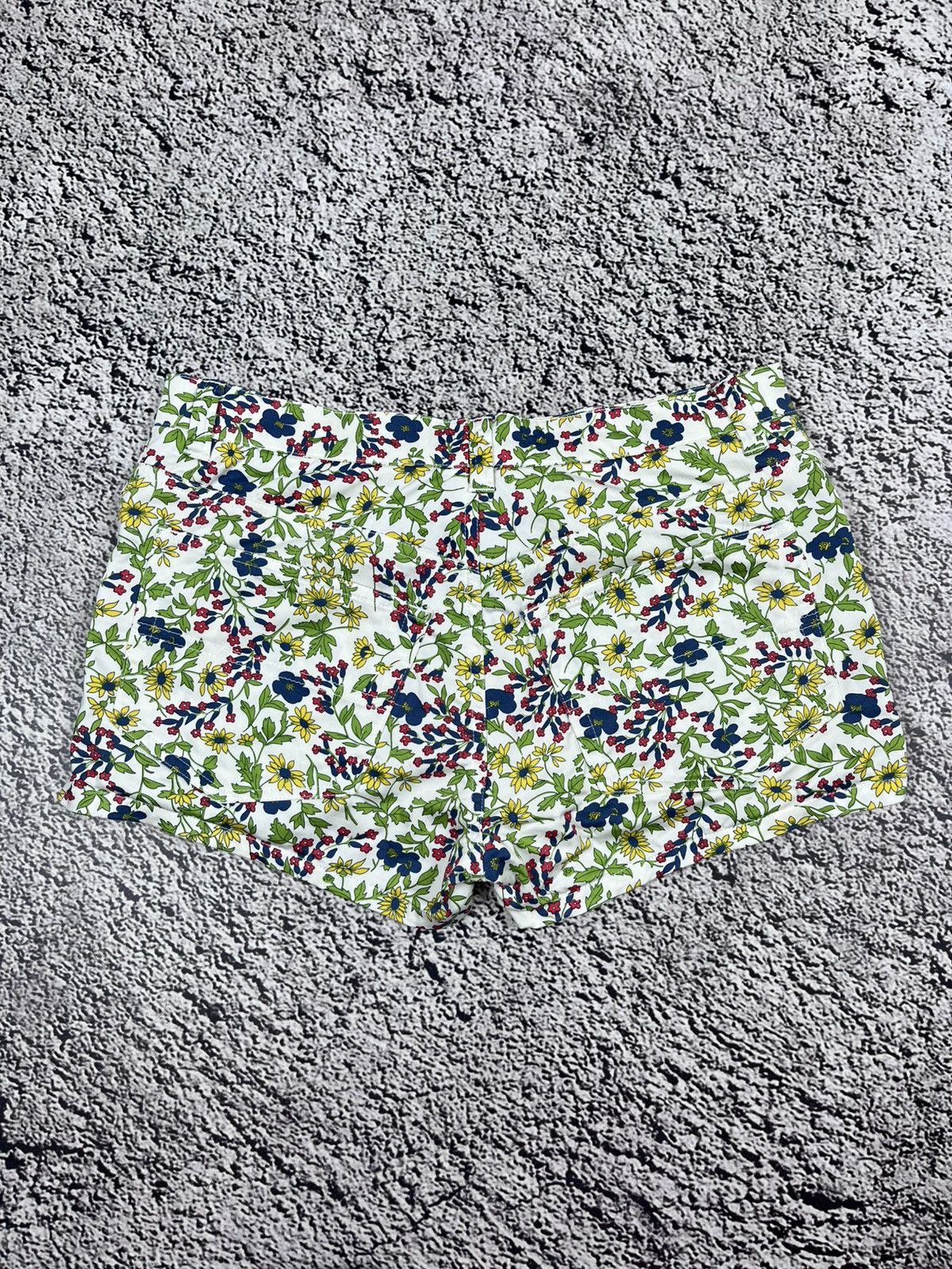 Ralph Lauren Vintage Ralph Lauren Polo Jeans Floral mini shorts Size 27" / US 4 / IT 40 - 7 Thumbnail