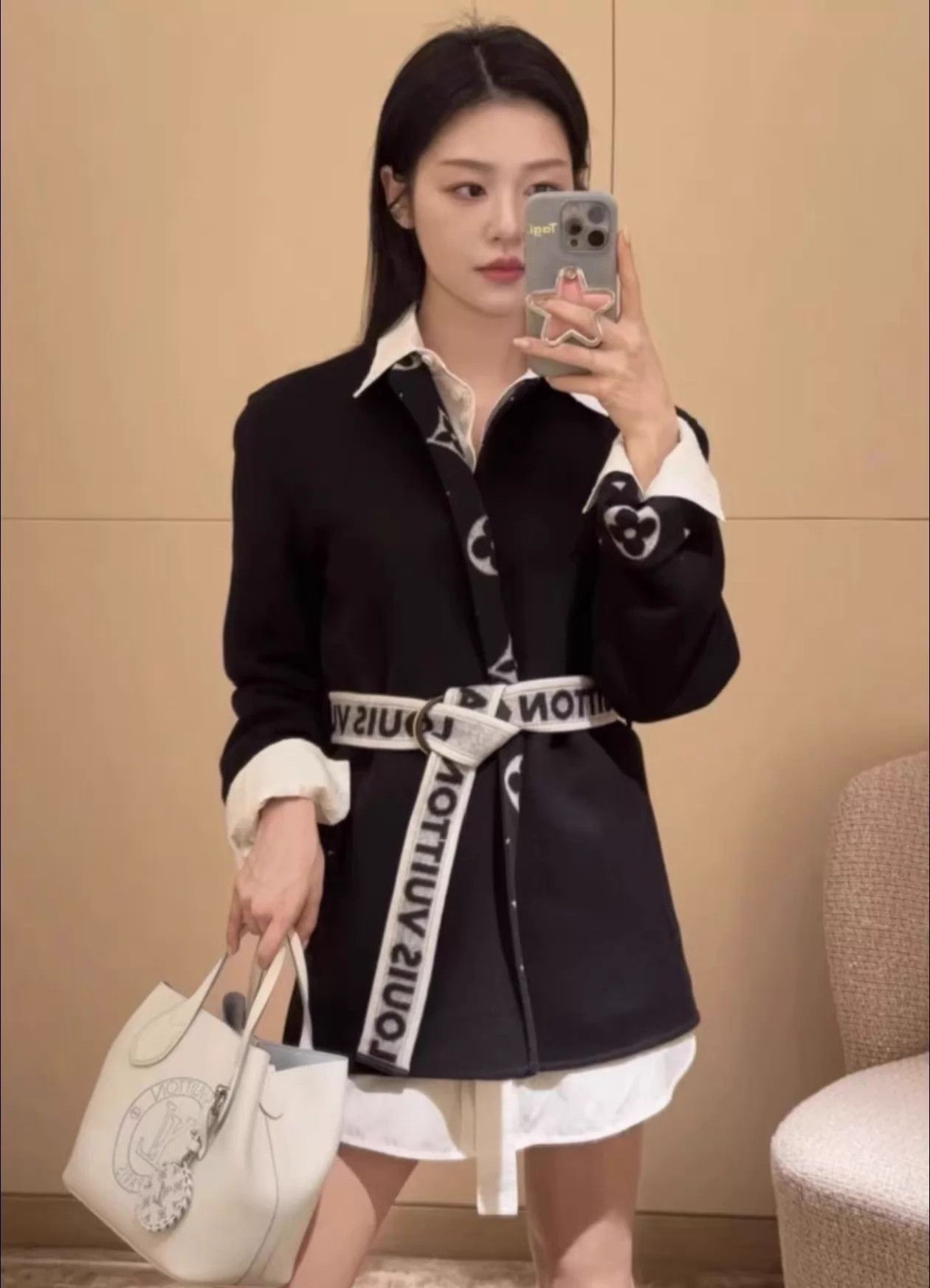 Louis Vuitton LV black gray lining all over logo mid-length jacket size 44 Size L / US 10 / IT 46 - 1 Thumbnail