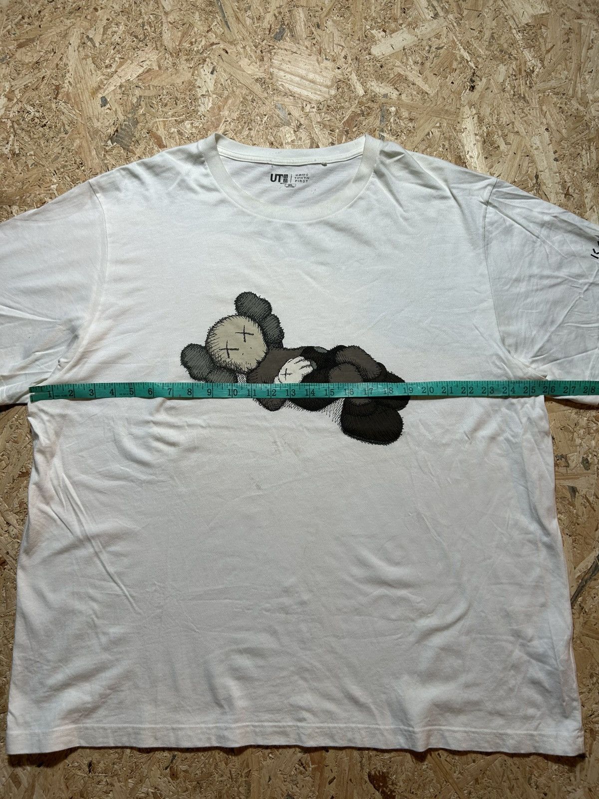 Kaws × Uniqlo Uniqlo Kaws Tokyo First Tee Size US XXL / EU 58 / 5 - 10 Thumbnail