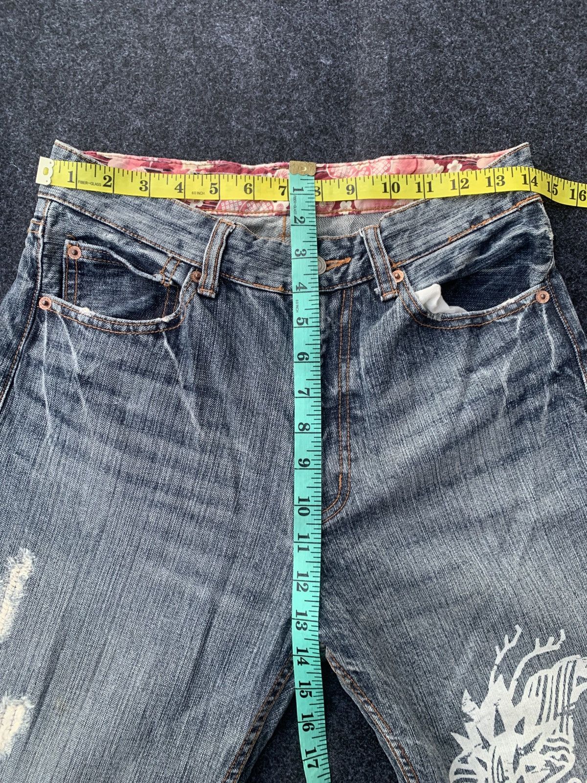 Distressed Sukajan jeans like karakuri tamashi Sukajan.