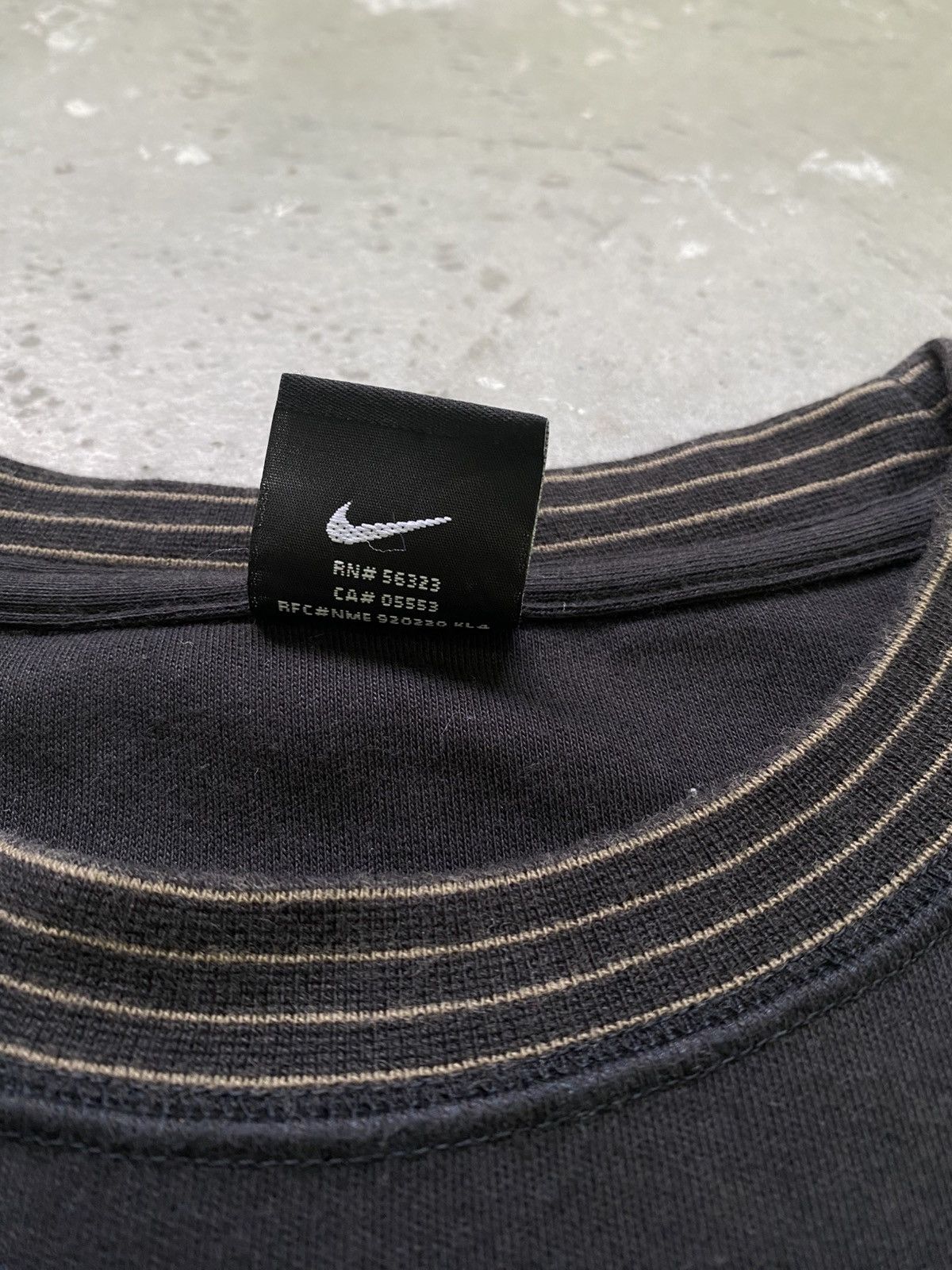 Nike Vintage Nike Small Swoosh Pullover Sweatshirt Size US L / EU 52-54 / 3 - 7 Thumbnail