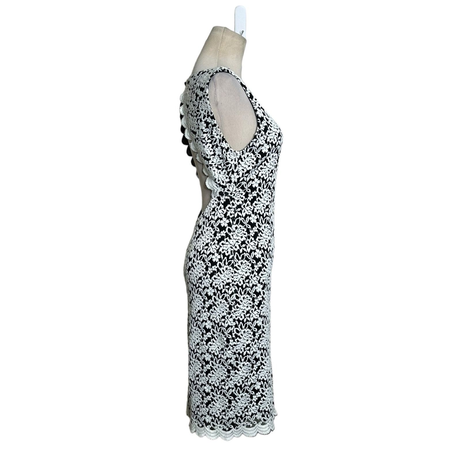 Alice + Olivia Alice + Olivia Lace Floral Open Back Mini Dress Size 4 Size S / US 4 / IT 40 - 6 Thumbnail