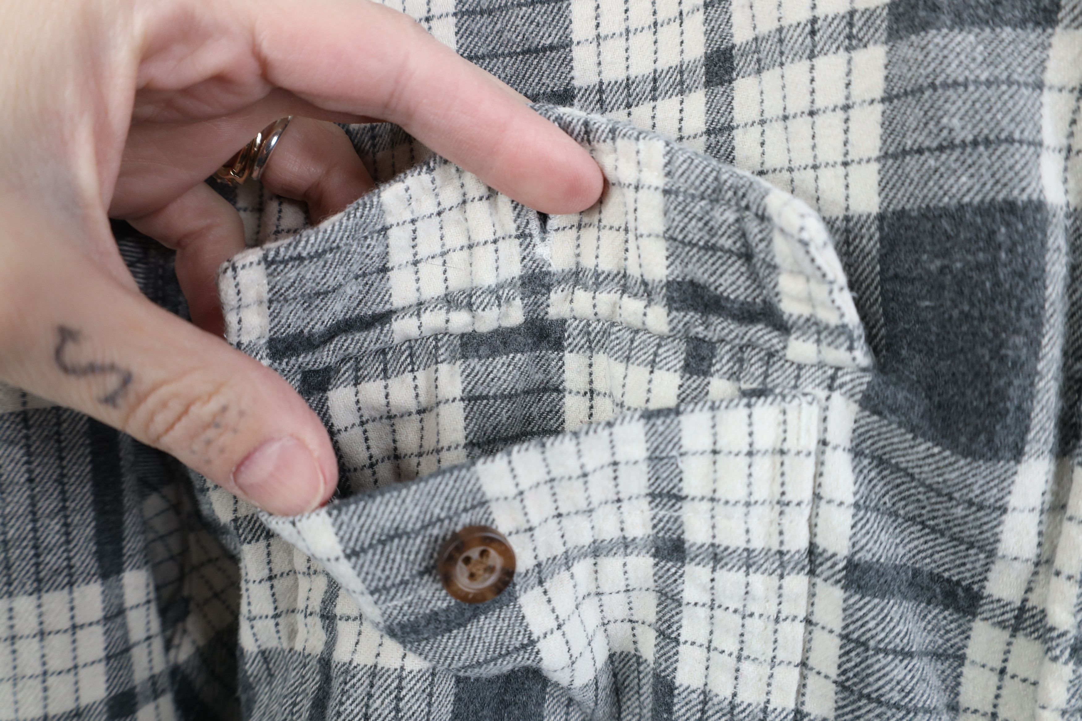 Eddie Bauer Vintage Eddie Bauer Heavyweight Collared Button Shirt Plaid Size US L / EU 52-54 / 3 - 4 Thumbnail