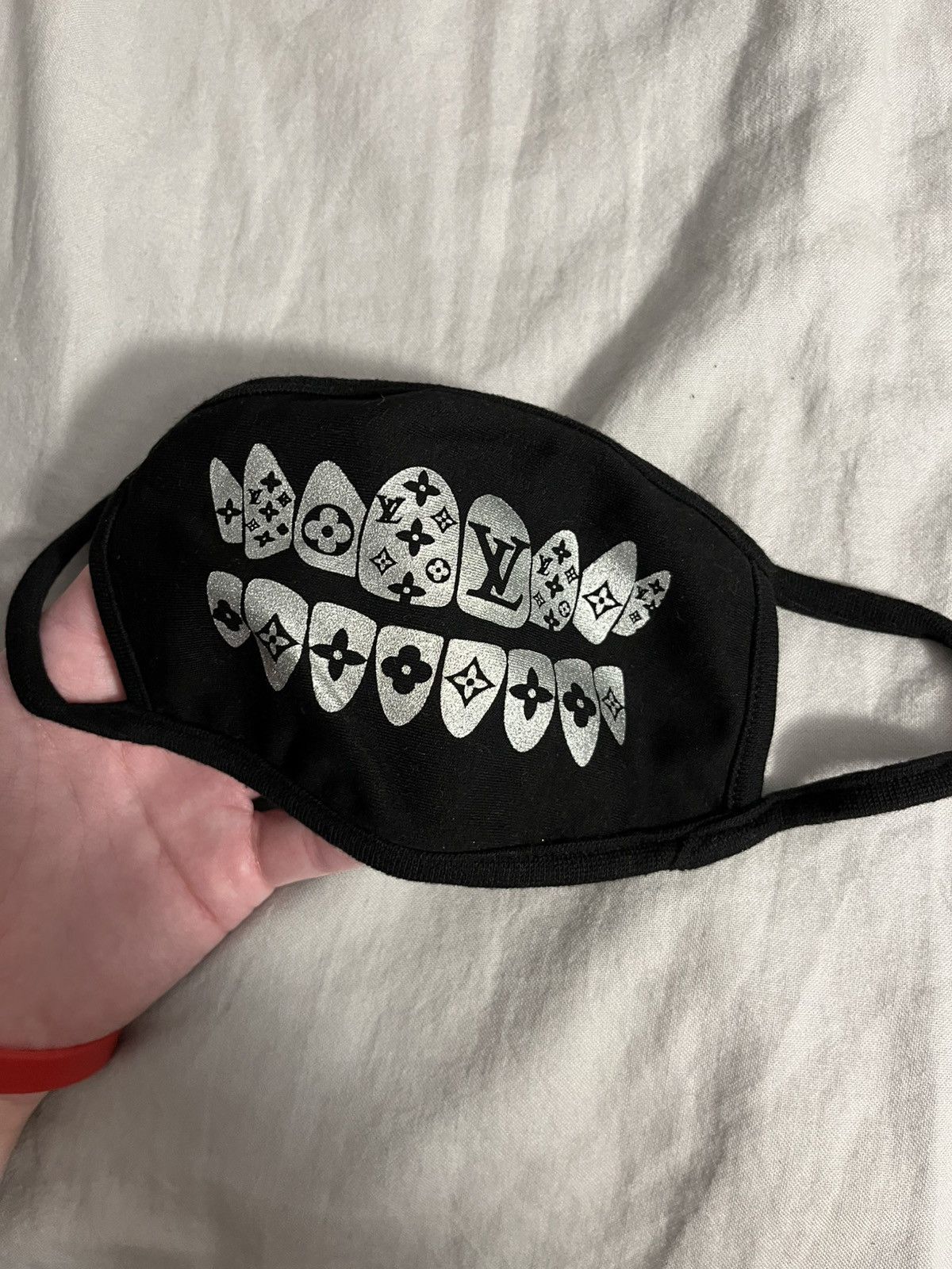 Imran Potato Imran potato lv mouth face mask Size ONE SIZE - 1 Thumbnail