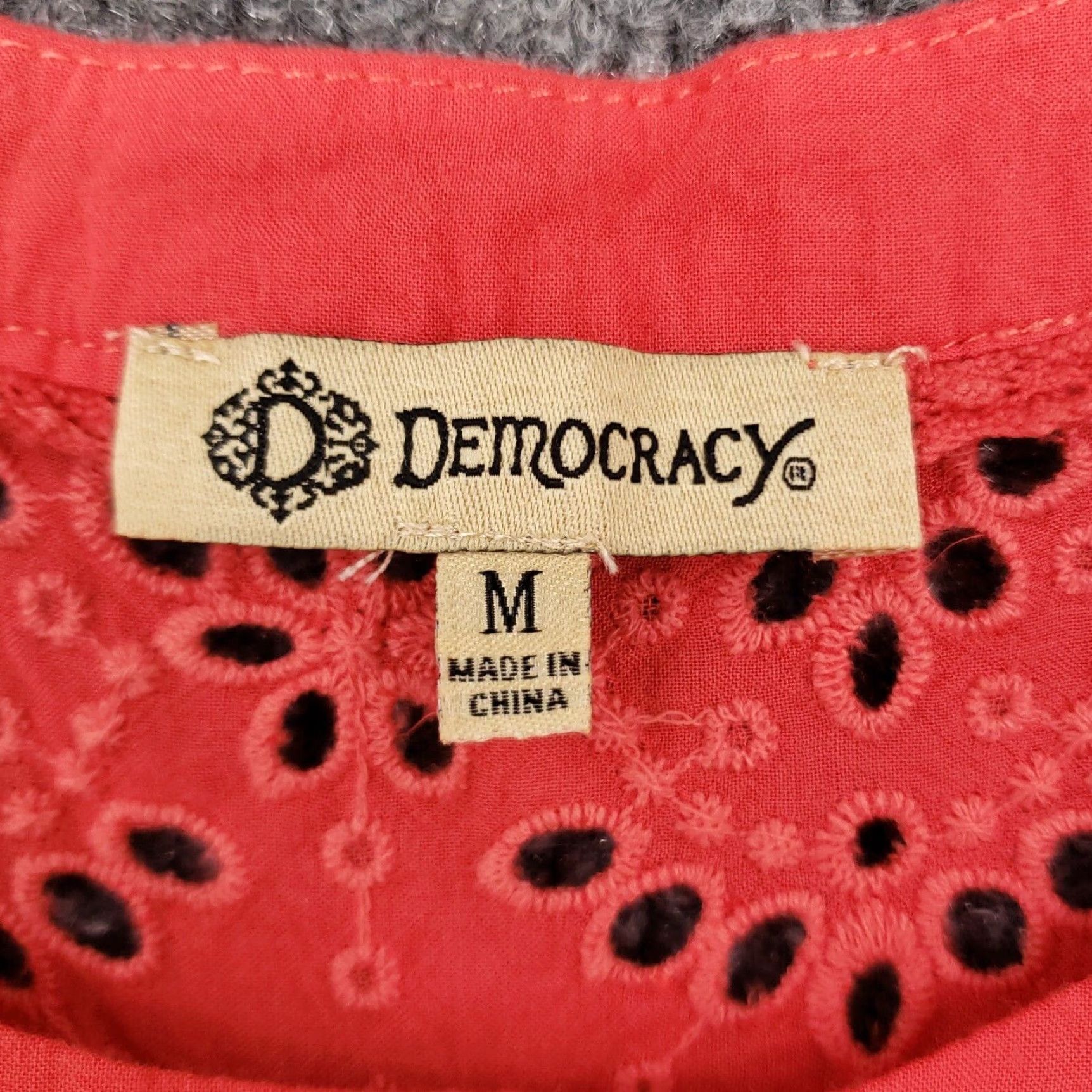 Vintage Democracy Tank Womens M Medium Red Tunic Sleeveless Pullover Casual Top Eyelet Floral Round Neck, Collarless, Rayon Size M / US 6-8 / IT 42-44 - 3 Thumbnail