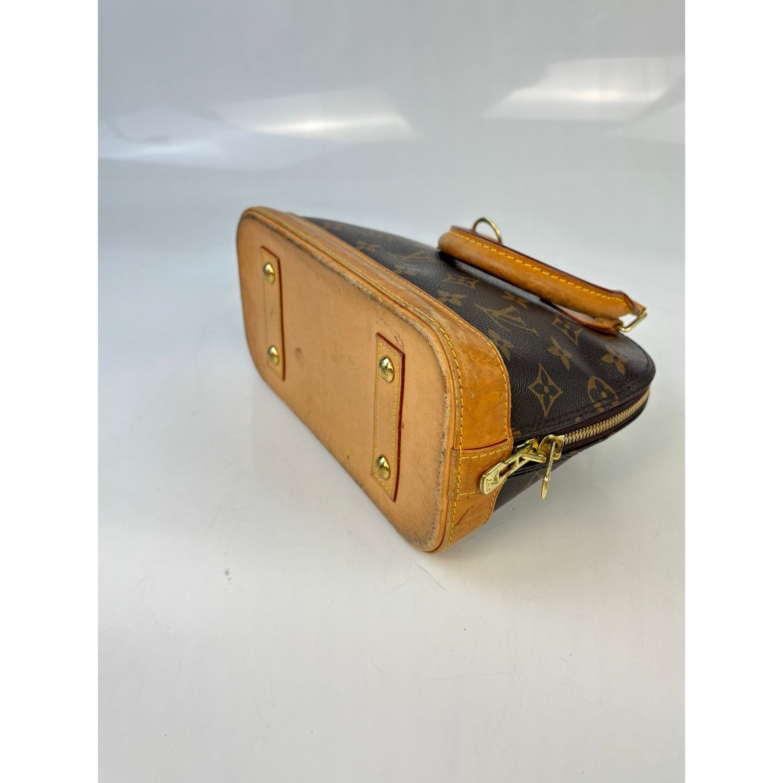 Louis Vuitton Louis Vuitton Alma BB Monogram Canvas Size ONE SIZE - 7 Thumbnail