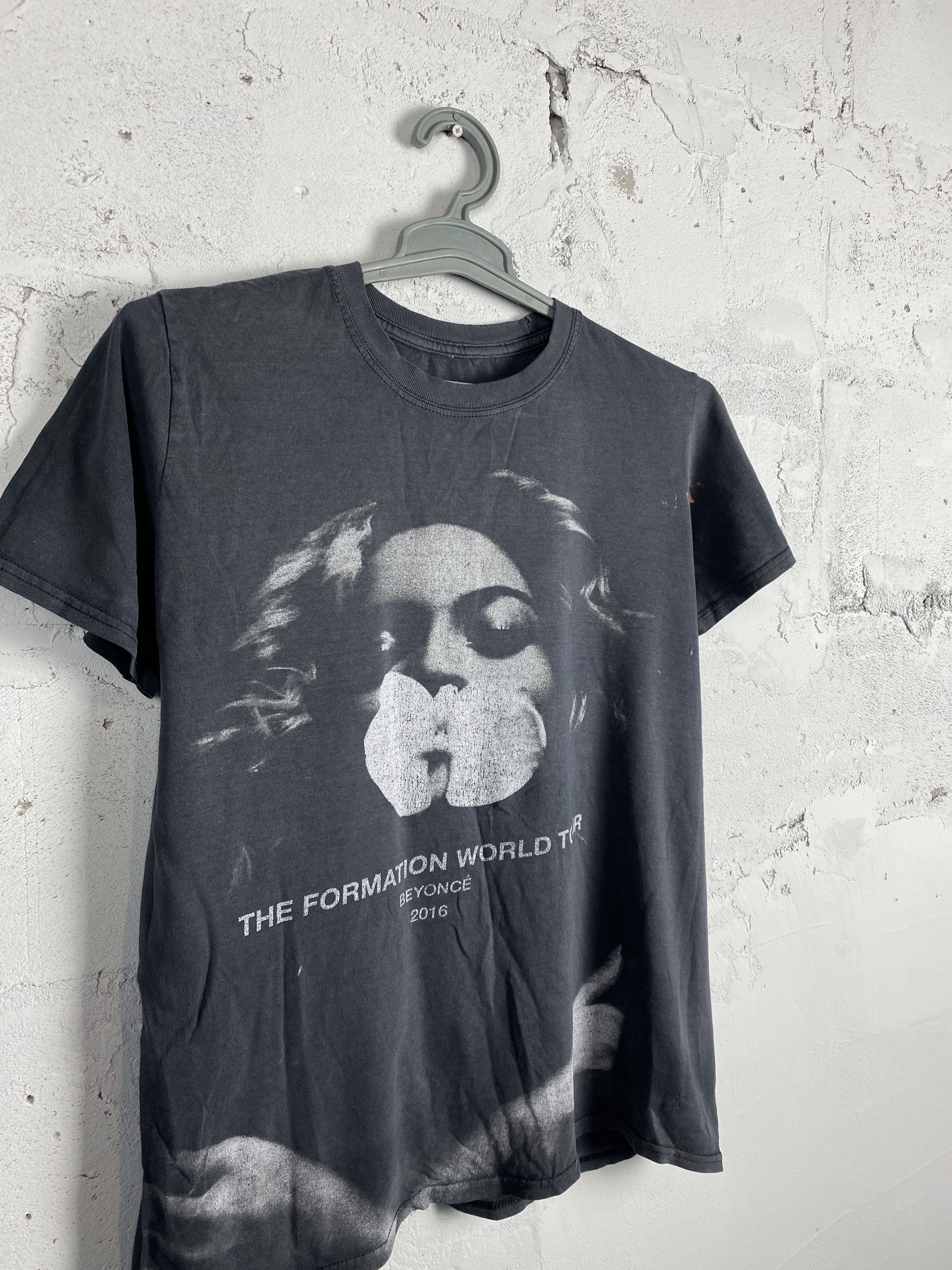 Band Tees × Beyonce Beyoncé World Tour Band Tee T-shirt Size US M / EU 48-50 / 2 - 1 Thumbnail