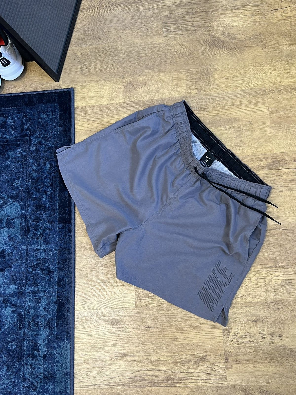 Nike Nike vintage style shorts Size US 33 - 5 Thumbnail