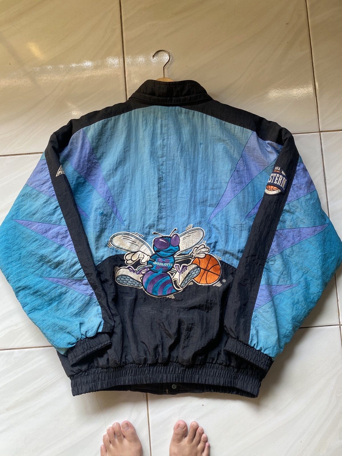 Chalk Line × Pro Player × Starter Vintage starter Charlotte Hornets Size US XL / EU 56 / 4 - 1 Thumbnail
