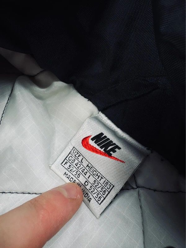 Nike 90s Nike Insulated Jacket Vintage Black Swoosh White L Size US L / EU 52-54 / 3 - 6 Thumbnail