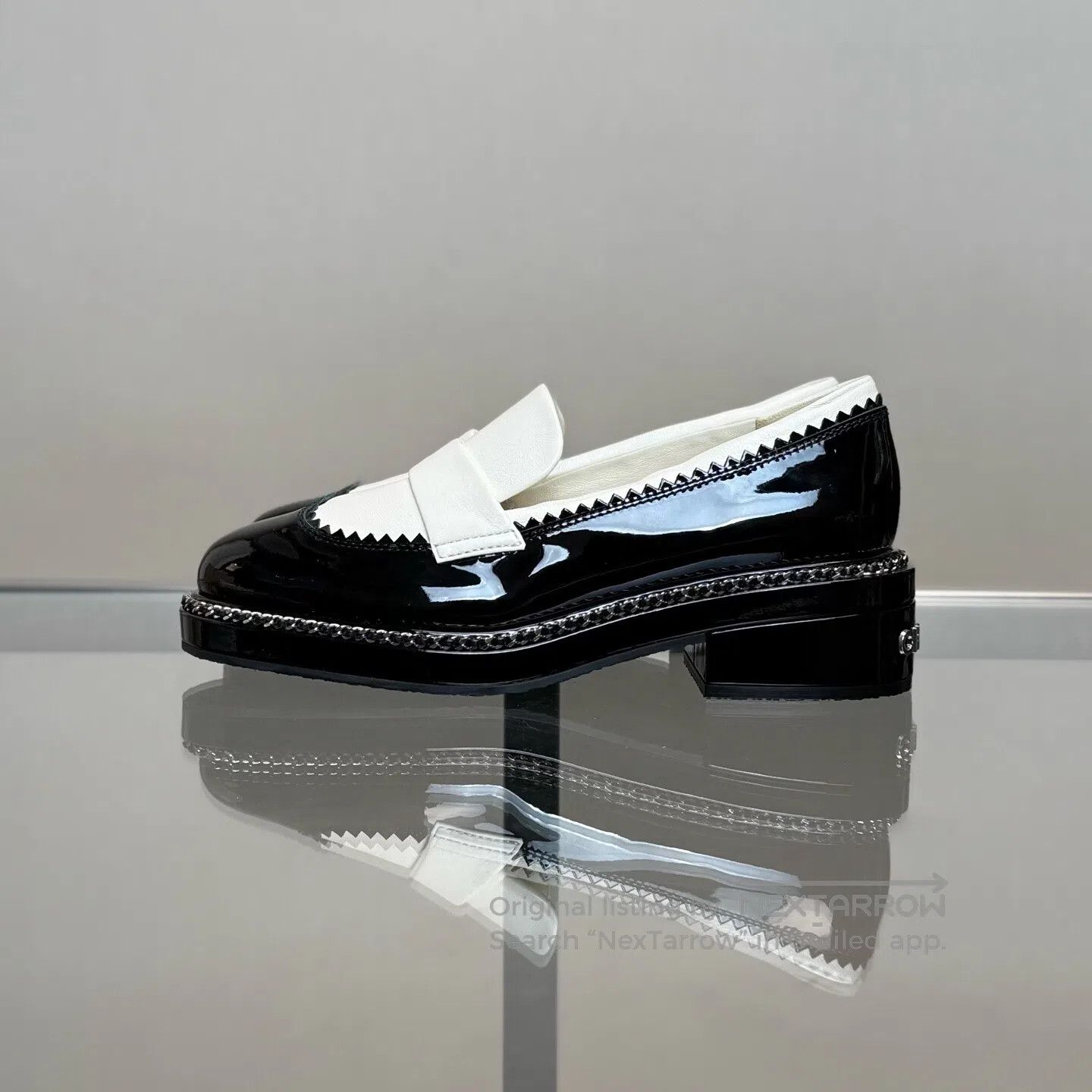 Chanel Chanel Round-toed lacquered leather color-matched loafers Size US 5 / IT 35 - 5 Thumbnail