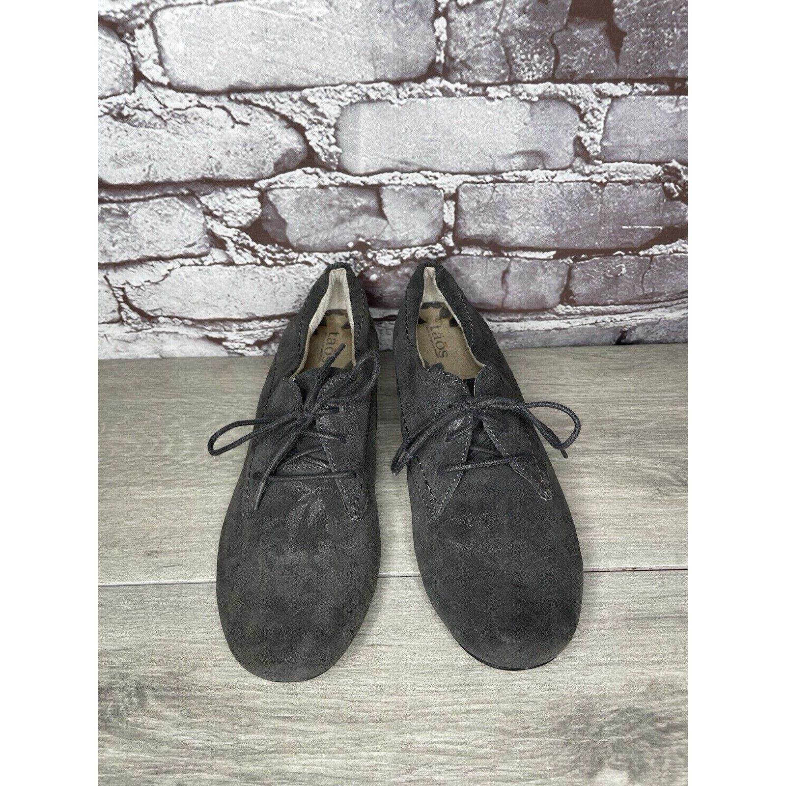 Other Taos Gray Suede Cobbler Lace Up Oxford Metallic Floral Women Size US 7.5 / IT 37.5 - 12 Thumbnail