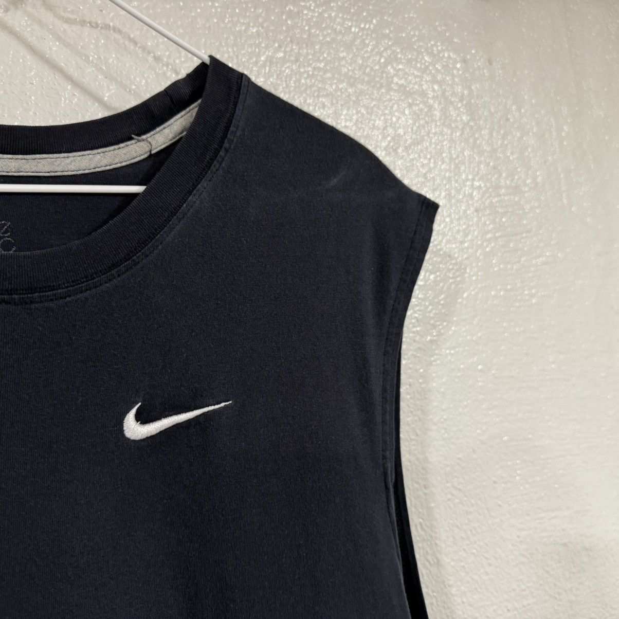 Nike Nike Sleeveless Shirt Embroidered Check Swoosh XL Black Nike Size US XL / EU 56 / 4 - 3 Thumbnail