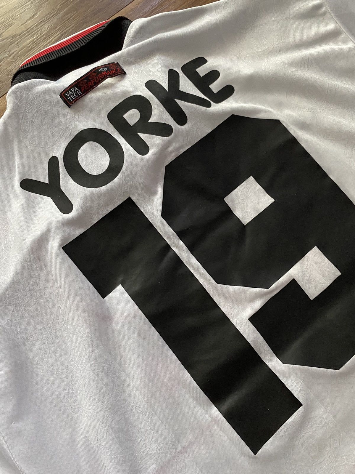 Umbro × Vintage Manchester United 1997 - 1999 shirt jersey Umbro Yorke #19 Size US M / EU 48-50 / 2 - 7 Thumbnail