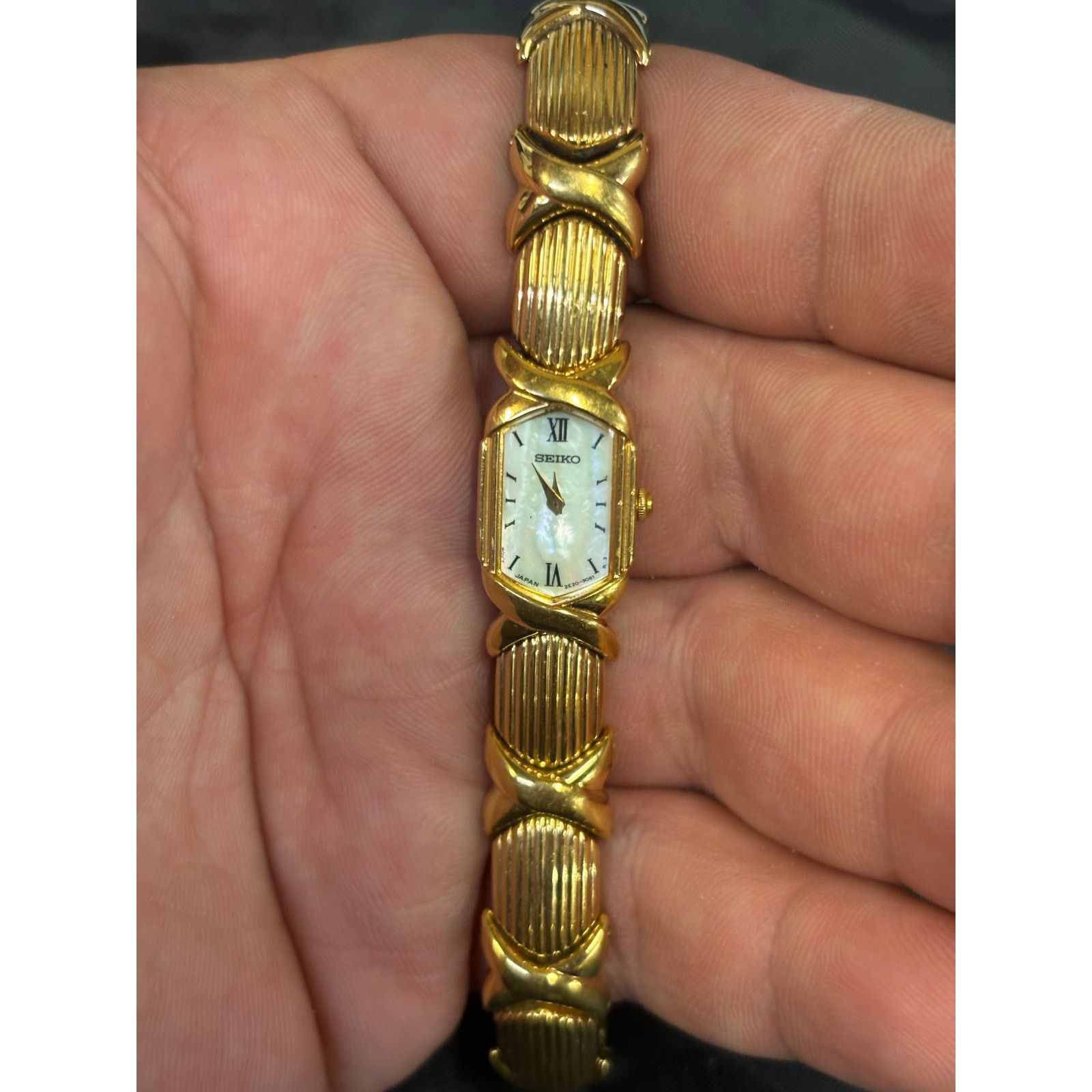 Seiko RARE Vintage Seiko 2E20-7389 MOP Gold Tone Womens Watch! Size ONE SIZE - 2 Thumbnail