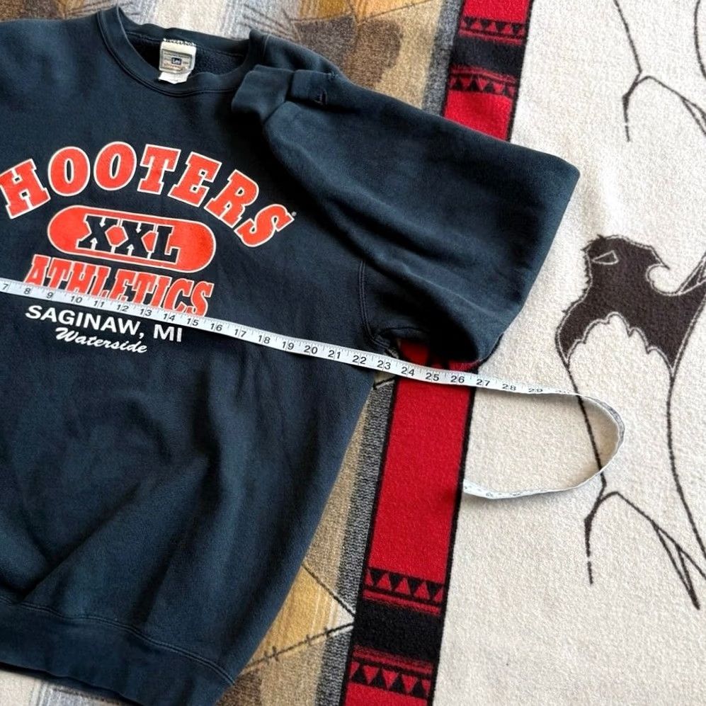 Lee VINTAGE Hooters Athletics Crewneck Sweatshirt Large Heavyweight Black 90s Mens Size US L / EU 52-54 / 3 - 6 Thumbnail