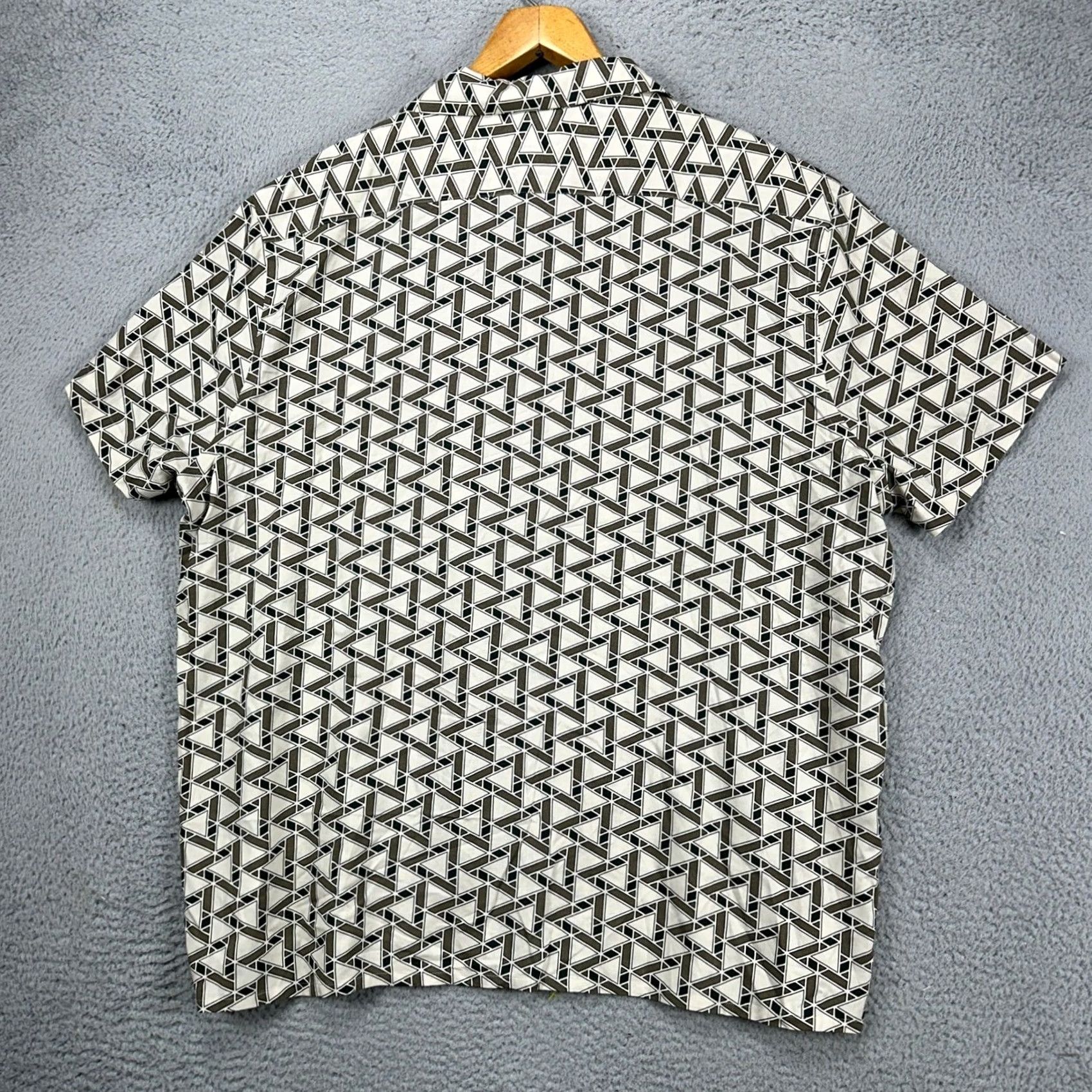 Express VINTAGE Express Mens Button Up Shirt 2XL Gray Geometric Print Short Sleeve Casual NEW Size US XXL / EU 58 / 5 - 3 Thumbnail