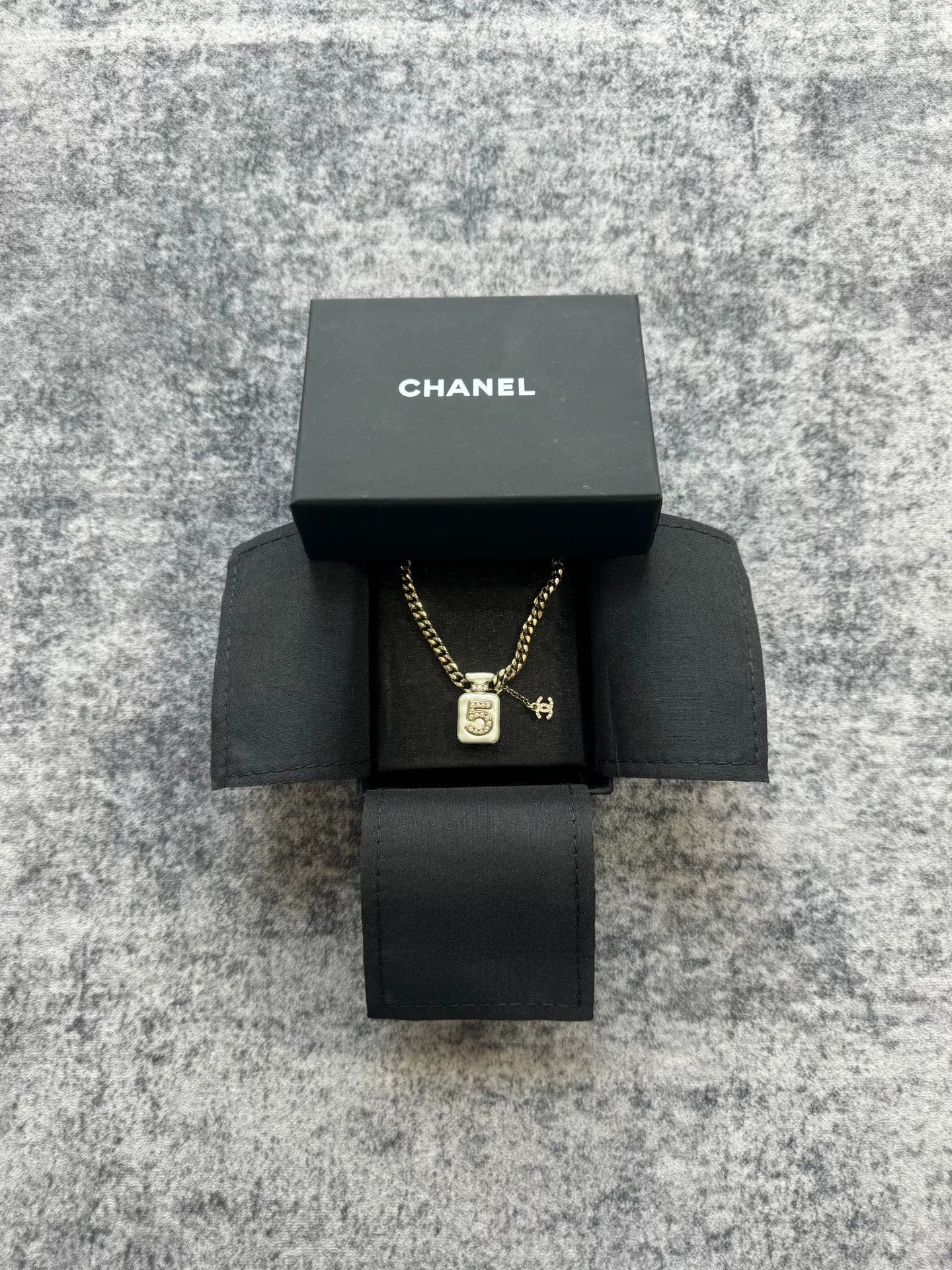 Chanel Chanel Diamond Perfume Bottle Necklace Size ONE SIZE - 1 Thumbnail