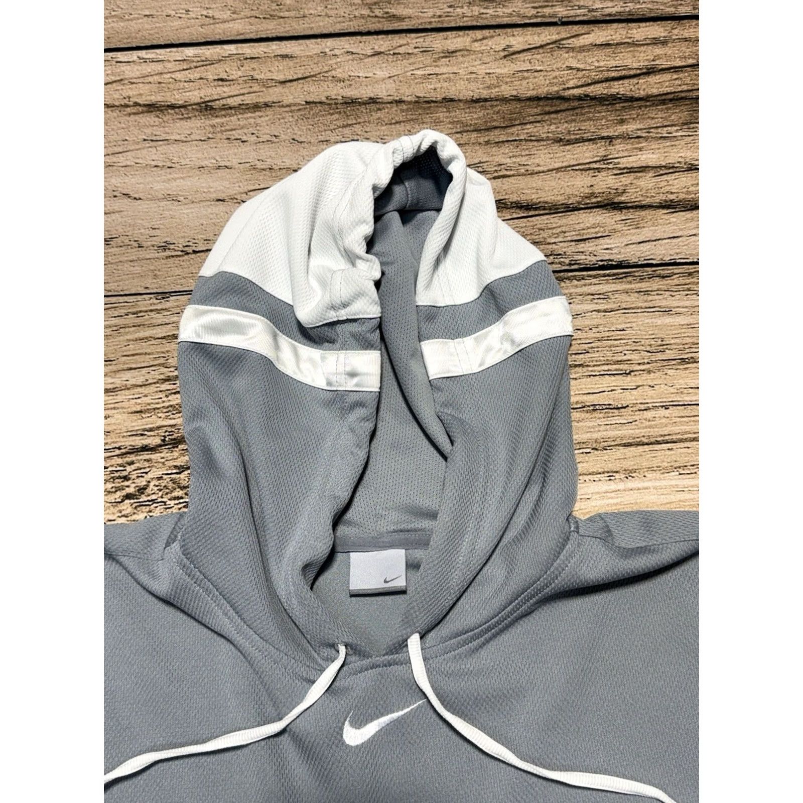 Nike VINTAGE Nike Hoodie Mens XLT Gray Center Swoosh Basketball Streetwear Y2K Size US XL / EU 56 / 4 - 4 Thumbnail
