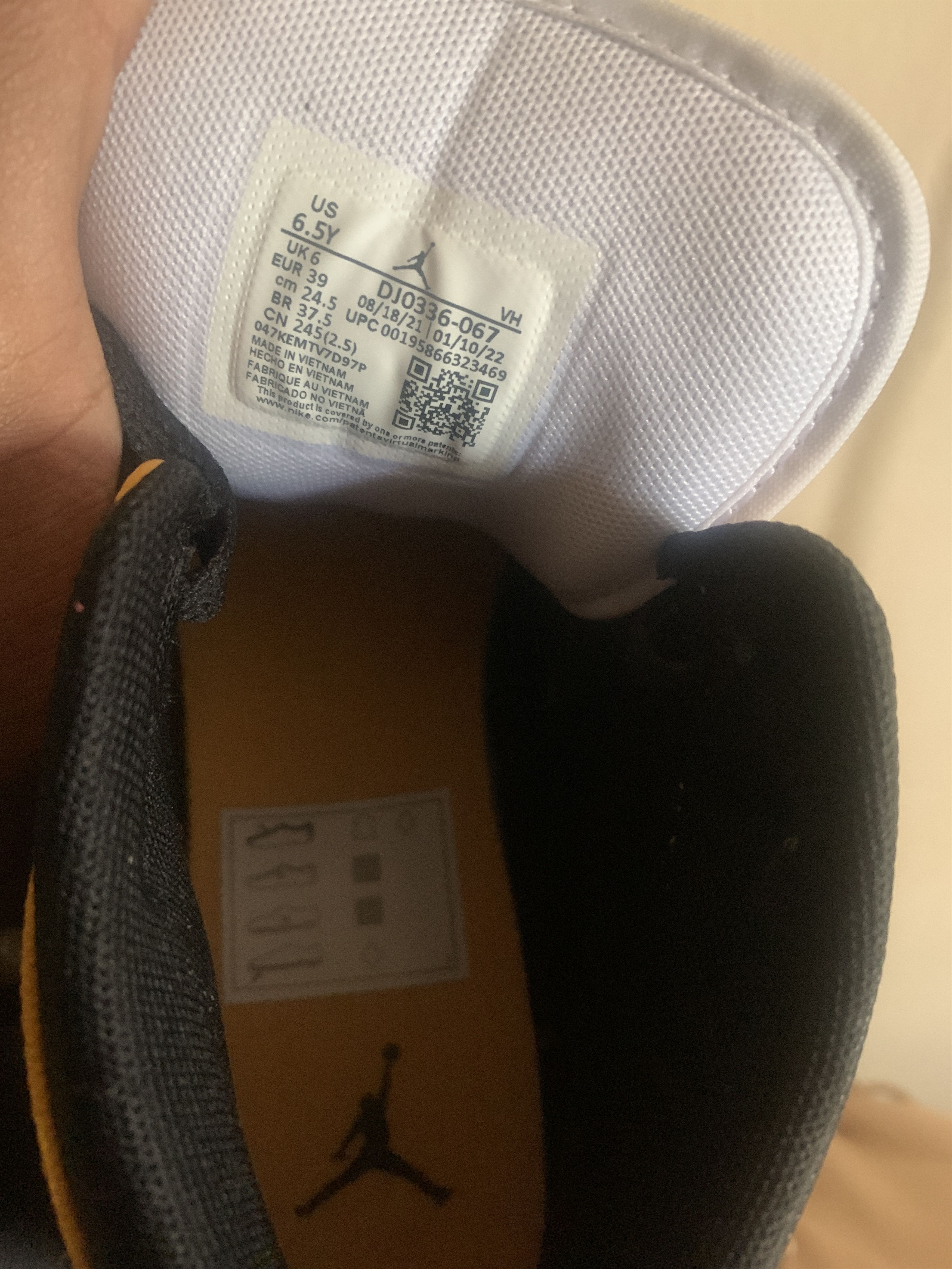 Jordan Brand Air Jordan 1 mid Size US 6.5 / EU 39-40 - 6 Thumbnail