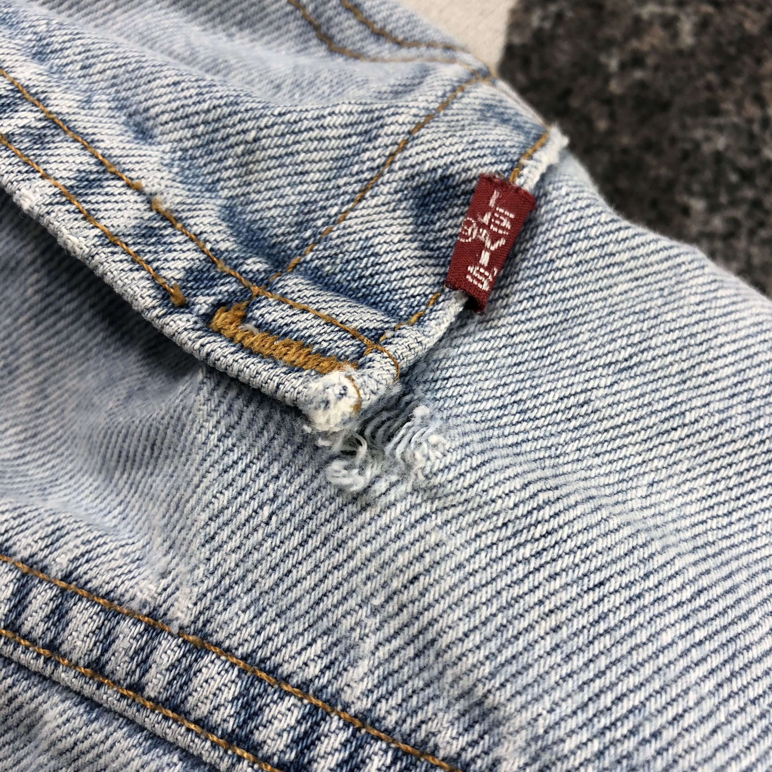 Levi's Vintage Levi's 550 Jeans Lightwash Denim KJ1382 Size US 35 - 8 Thumbnail