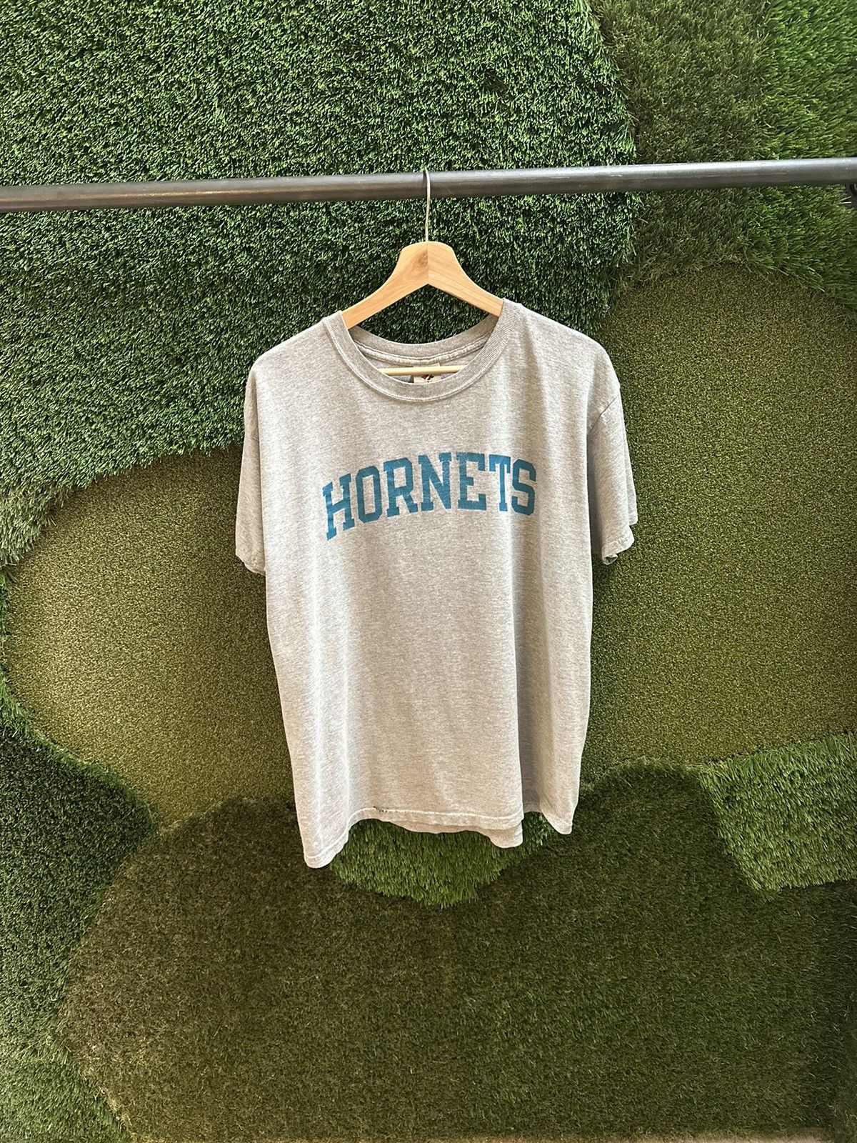 Vintage Vintage Hornets Collegiate Spellout T-shirt Large Size US L / EU 52-54 / 3 - 1 Thumbnail