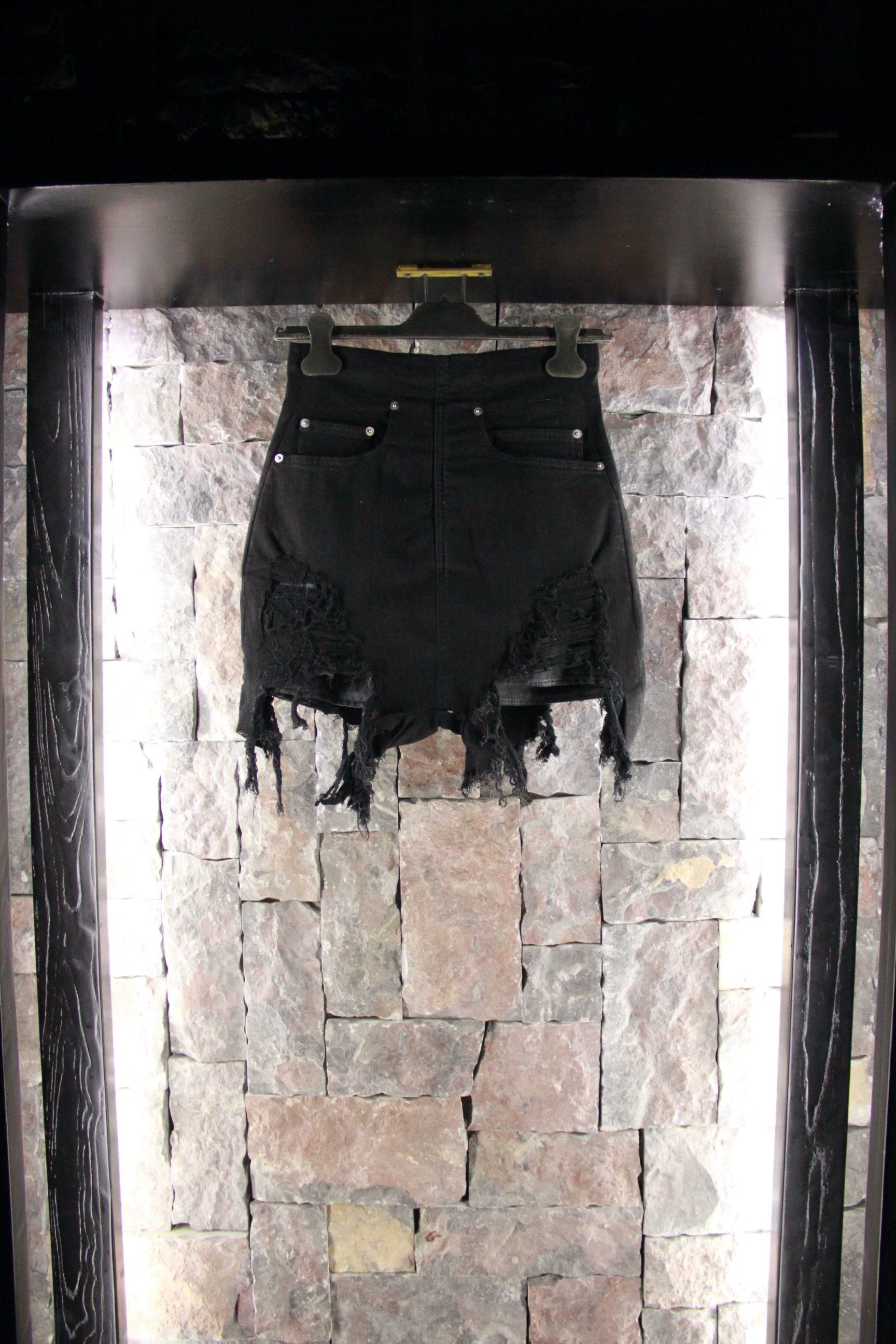 Rick Owens Rick Owens Black Shorts Women universal_28 Size 28" / US 6 / IT 42 - 1 Thumbnail