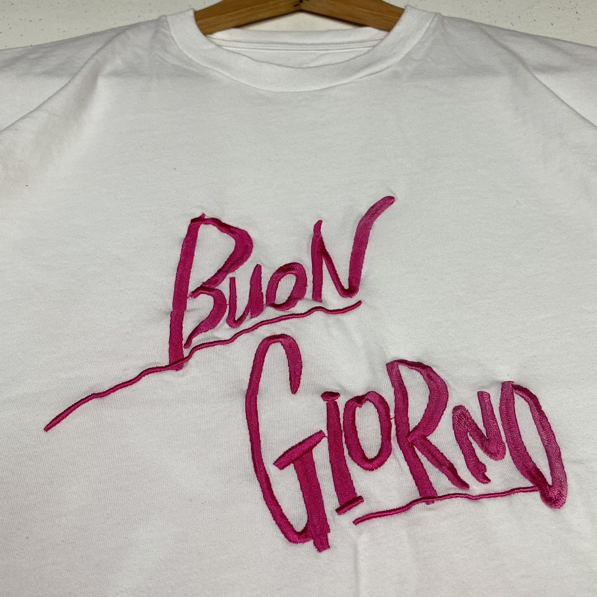 Anime JOJO'S BIZARRE ADVENTURE BUON GIORNO ANIME TEE Size US S / EU 44-46 / 1 - 5 Thumbnail