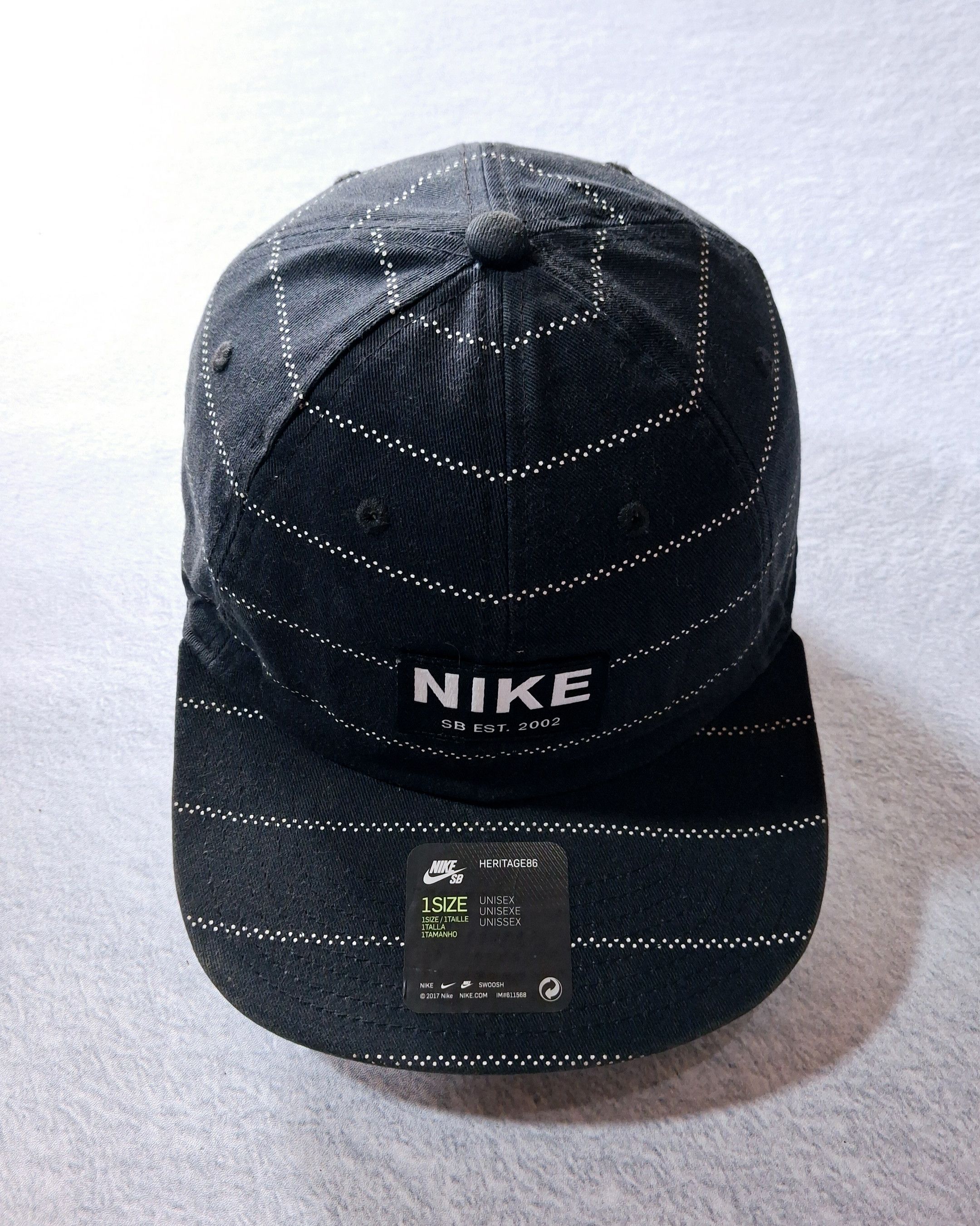 Nike SB NIKE SB SKATEBOARD HERITAGE86 BW STRIPED STRAPBACK CAP 2017 Size ONE SIZE - 3 Thumbnail