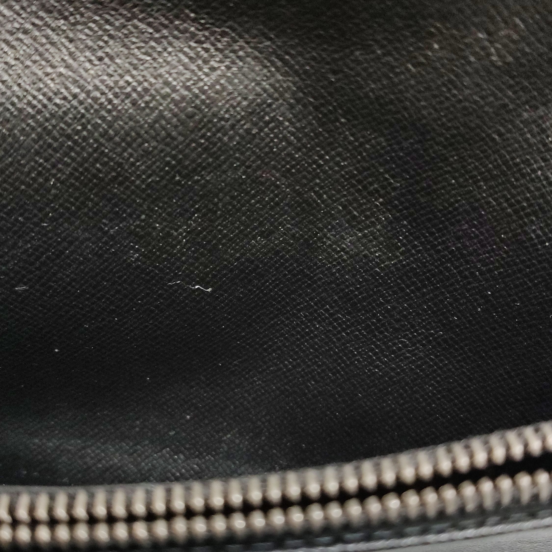 Louis Vuitton Louis Vuitton (LV) Brazza leather solid color bi-fold walle Size ONE SIZE - 4 Thumbnail
